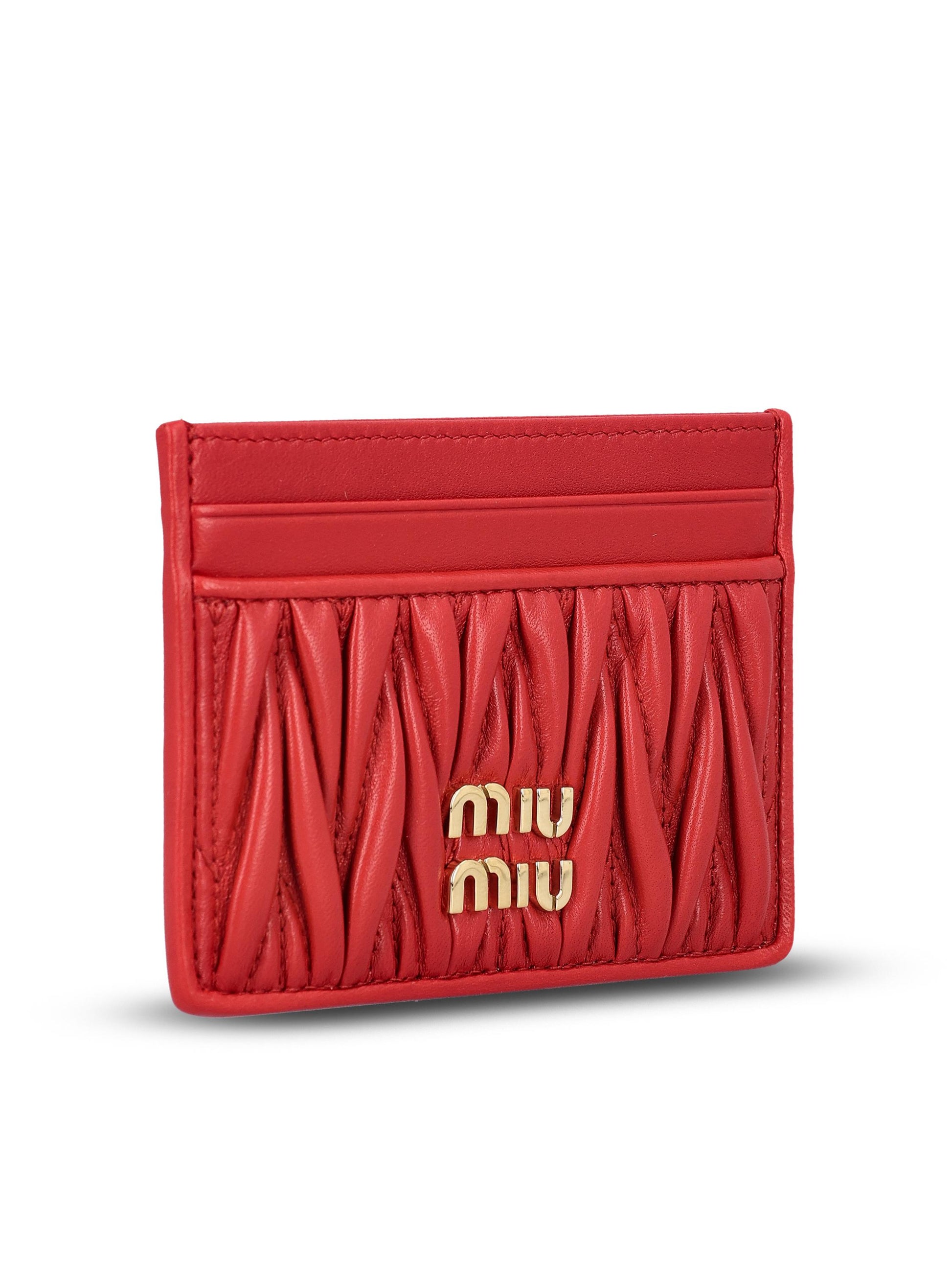 Portacarte realizzato in pelle. 5MC076 AFPPF0011 MIU MIU 