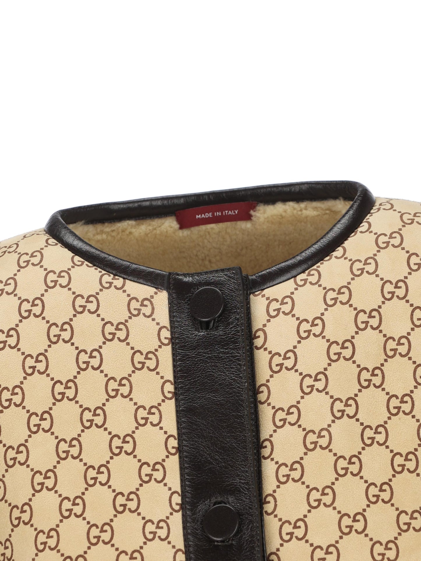 Giacca realizzata in montone. 835530 XSAGV2034 GUCCI 