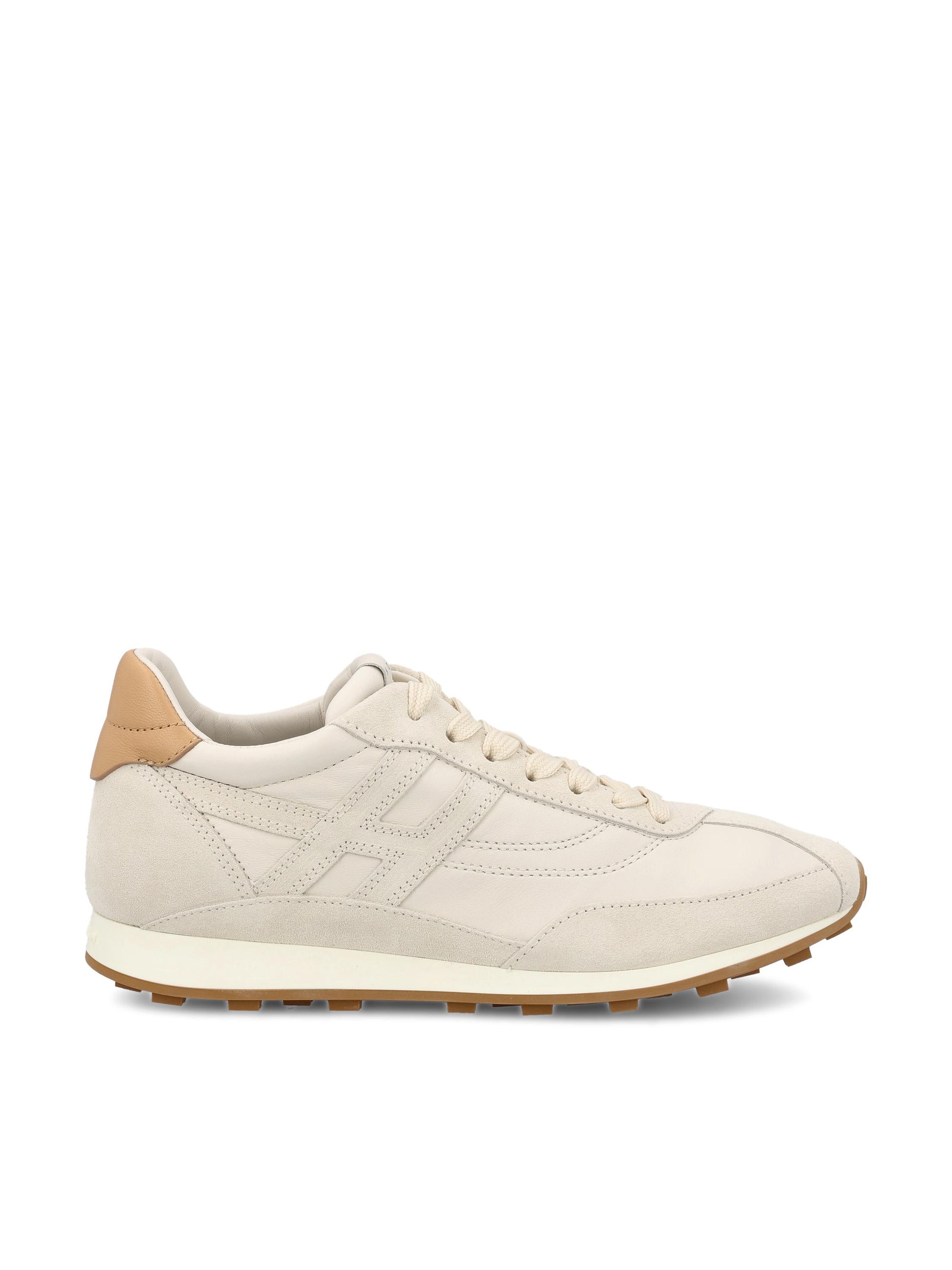 Sneakers realizzate in pelle scamosciata. HXW6990GA22UIT 0CA9 HOGAN 