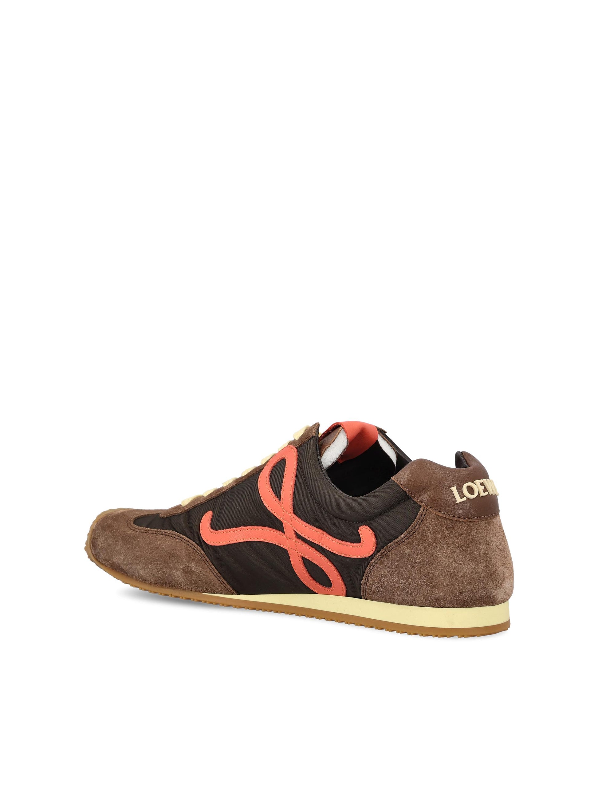 Sneakers realizzate in pelle. MBR2282X09 7847 LOEWE 