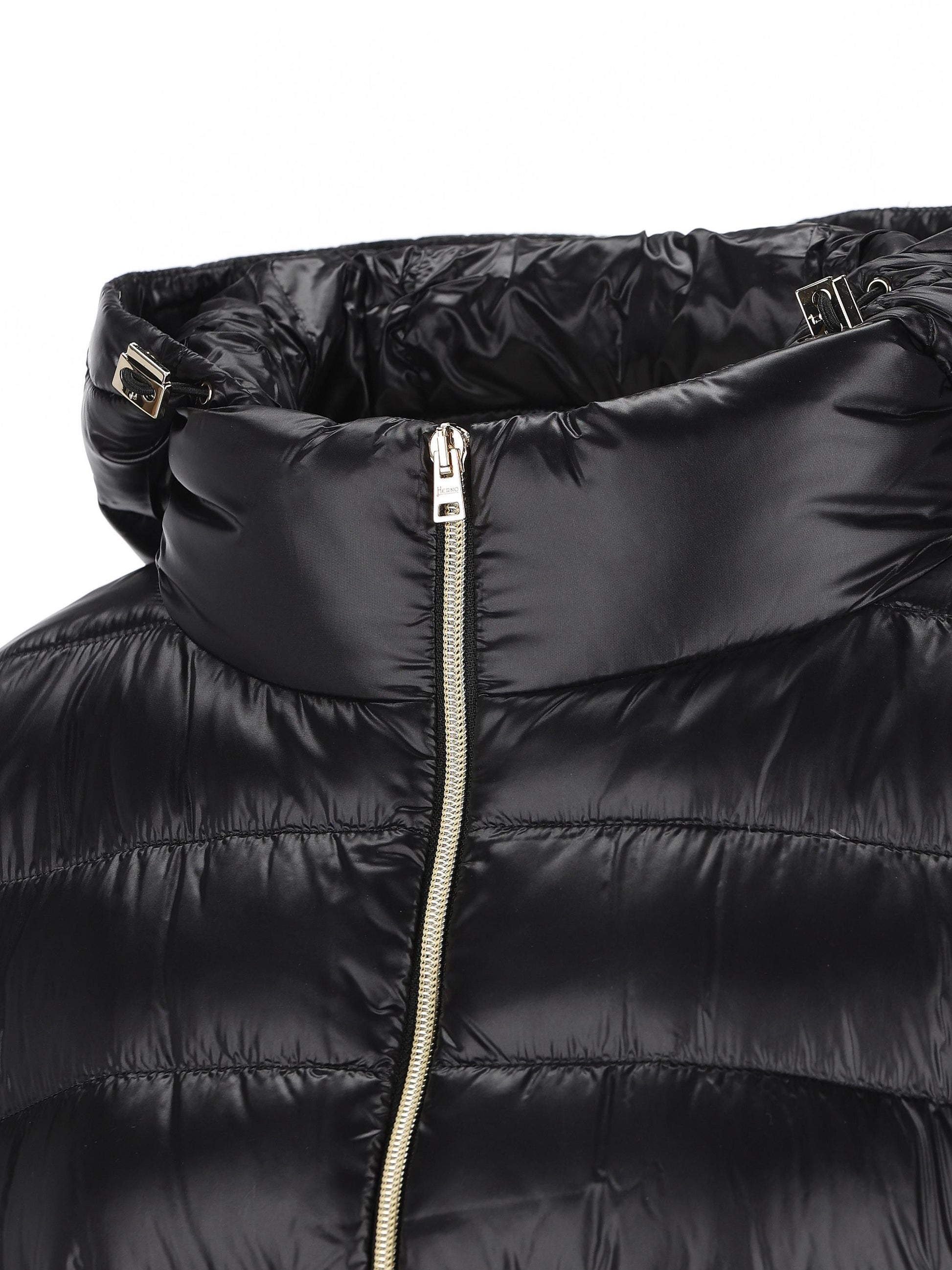 Piumino realizzato in poliammide. PI0833DIC 12017Z9300 HERNO 