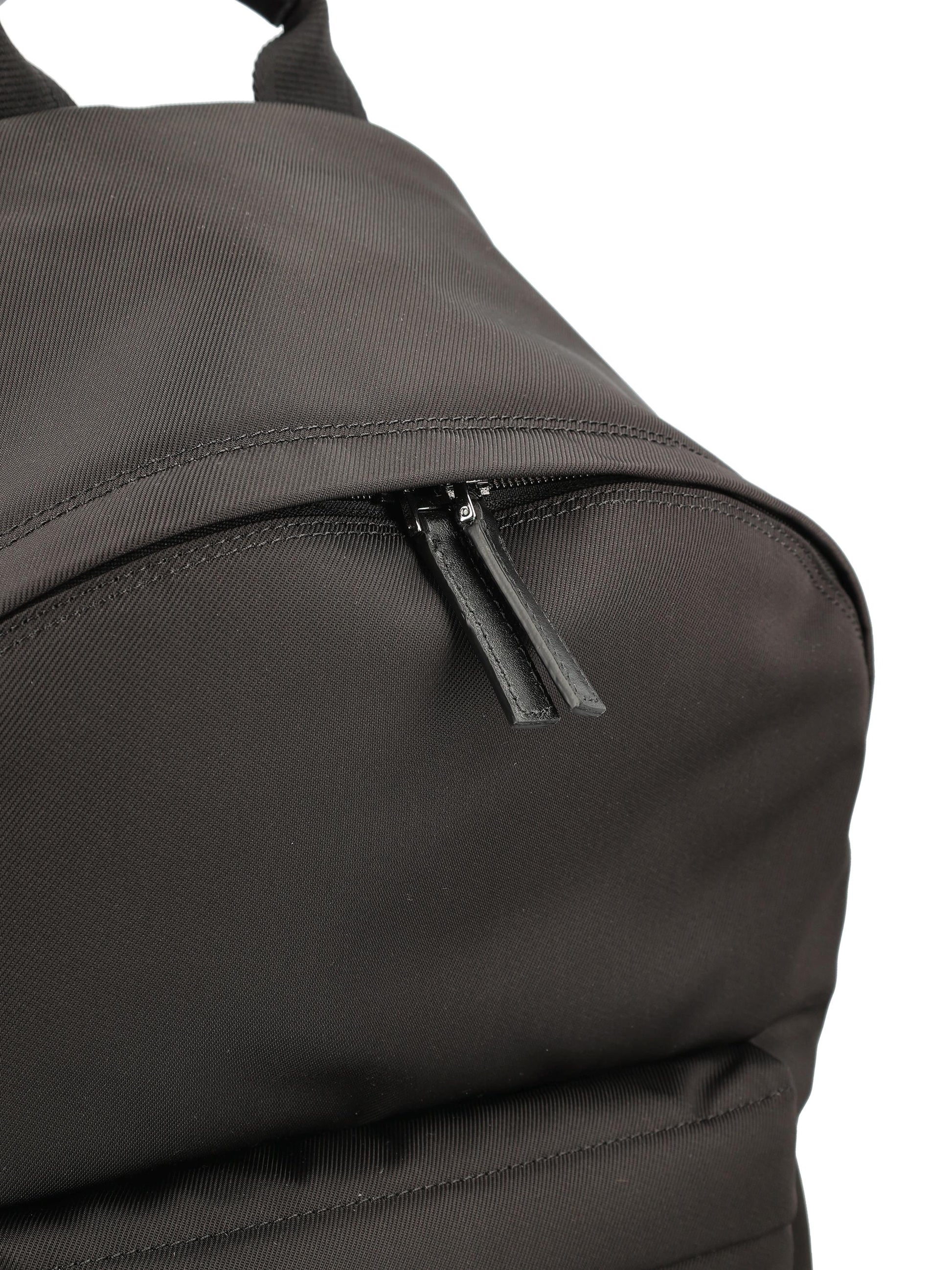 Zaino realizzato in nylon. BK50F3K1ZL 001 GIVENCHY 