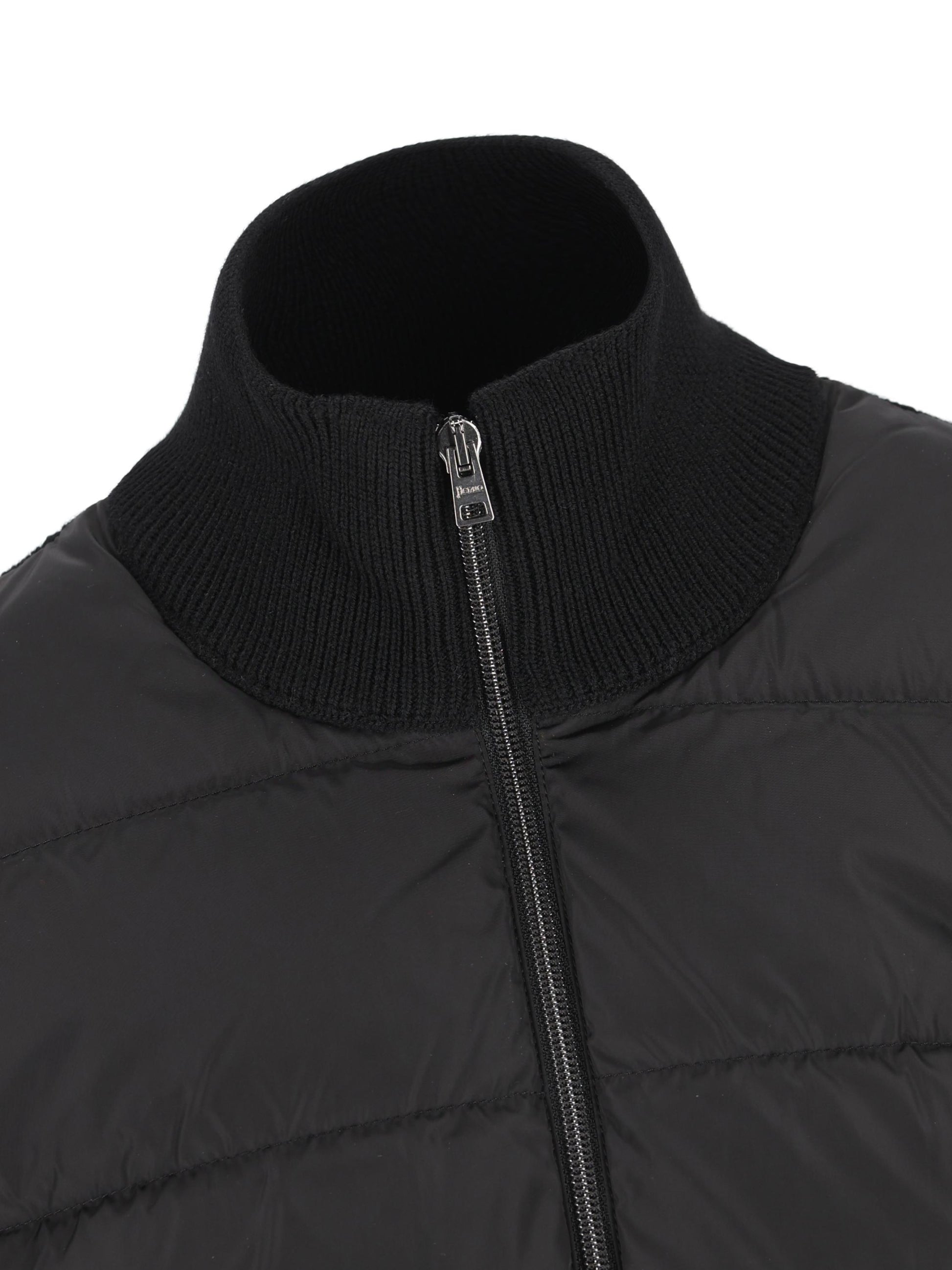 Cardigan realizzato in lana e poliammide. MP000126U 700619300 HERNO 