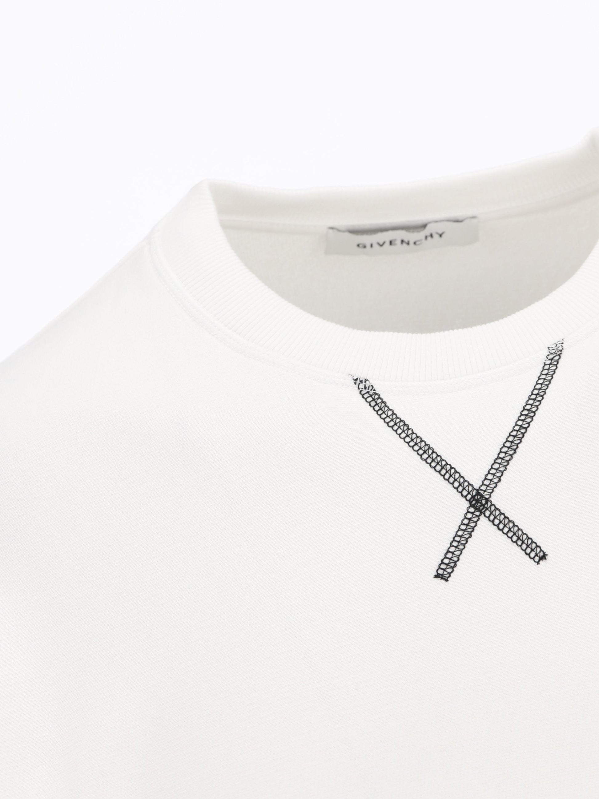 Felpa realizzata in cotone. BMJ0P63YS1 100 GIVENCHY 