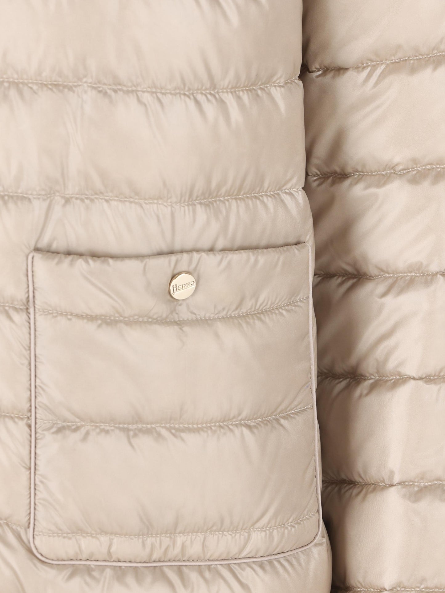 Piumino realizzato in poliammide. PI002039D 12017Z1985 HERNO 