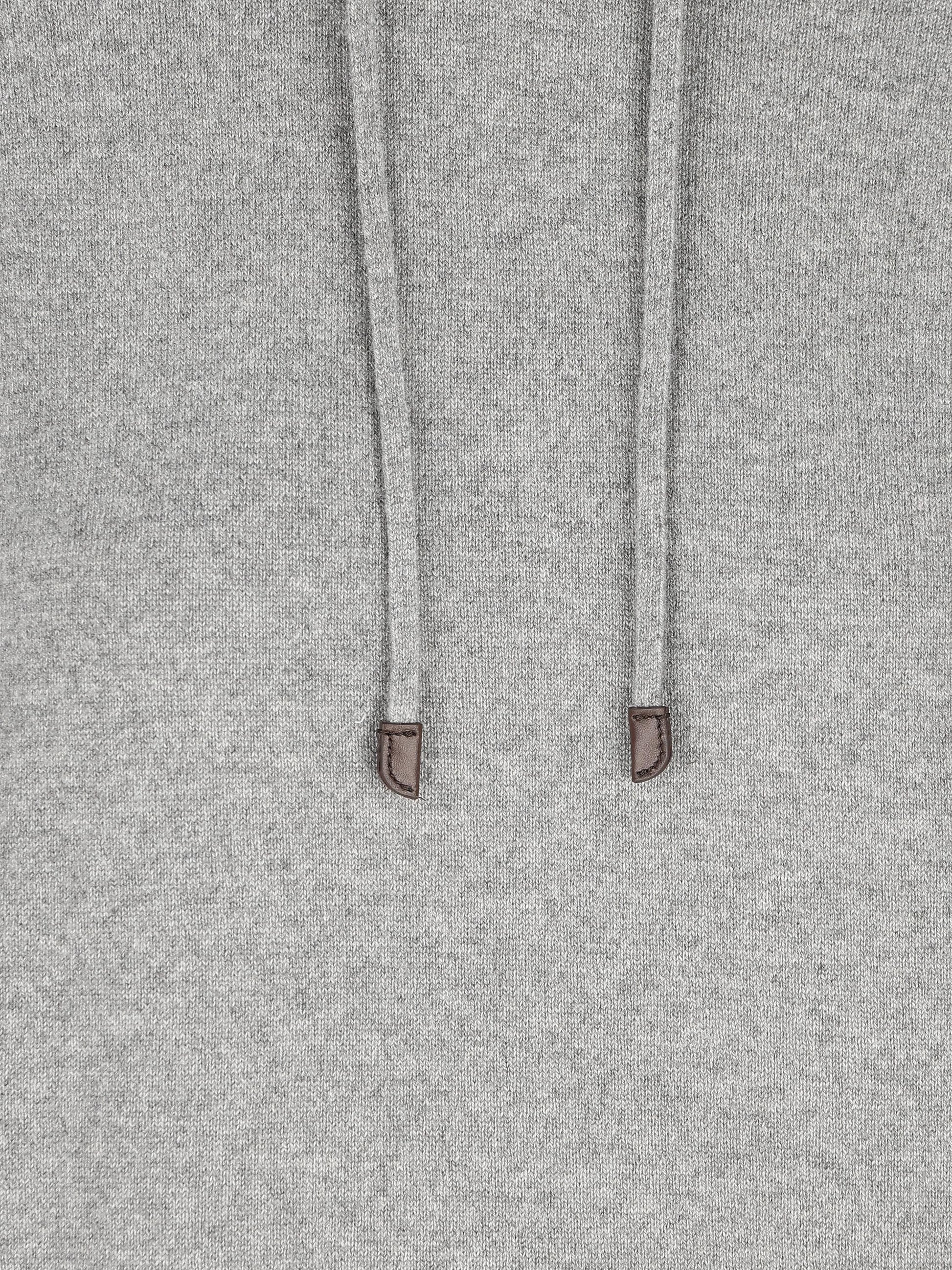 Maglione realizzato in baby cashmere. FAP5913 M004 LORO PIANA 