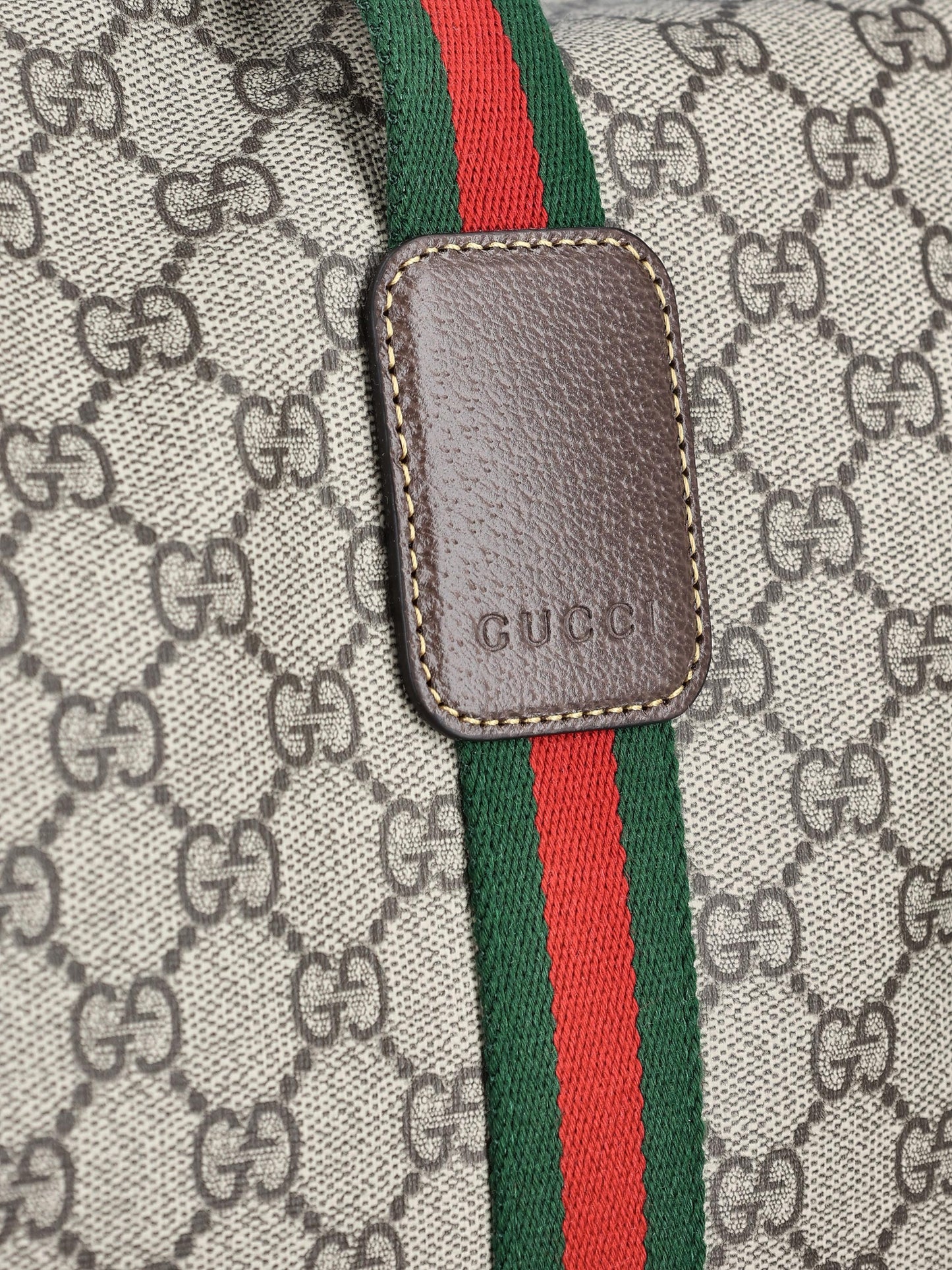 Borsone realizzato in tessuto GG Supreme. 758664 FACK79768 GUCCI 