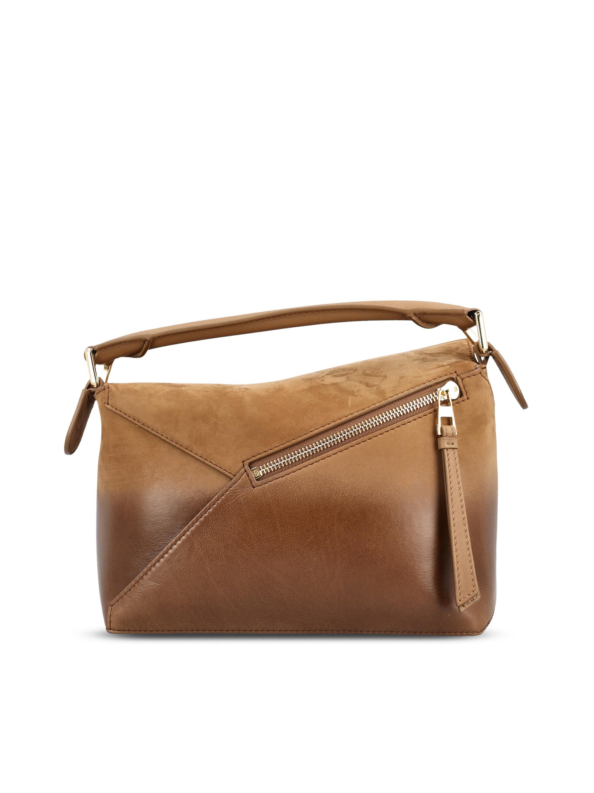 Borsa realizzata in pelle scamosciata verniciata. A510P60XBI 9579 LOEWE 