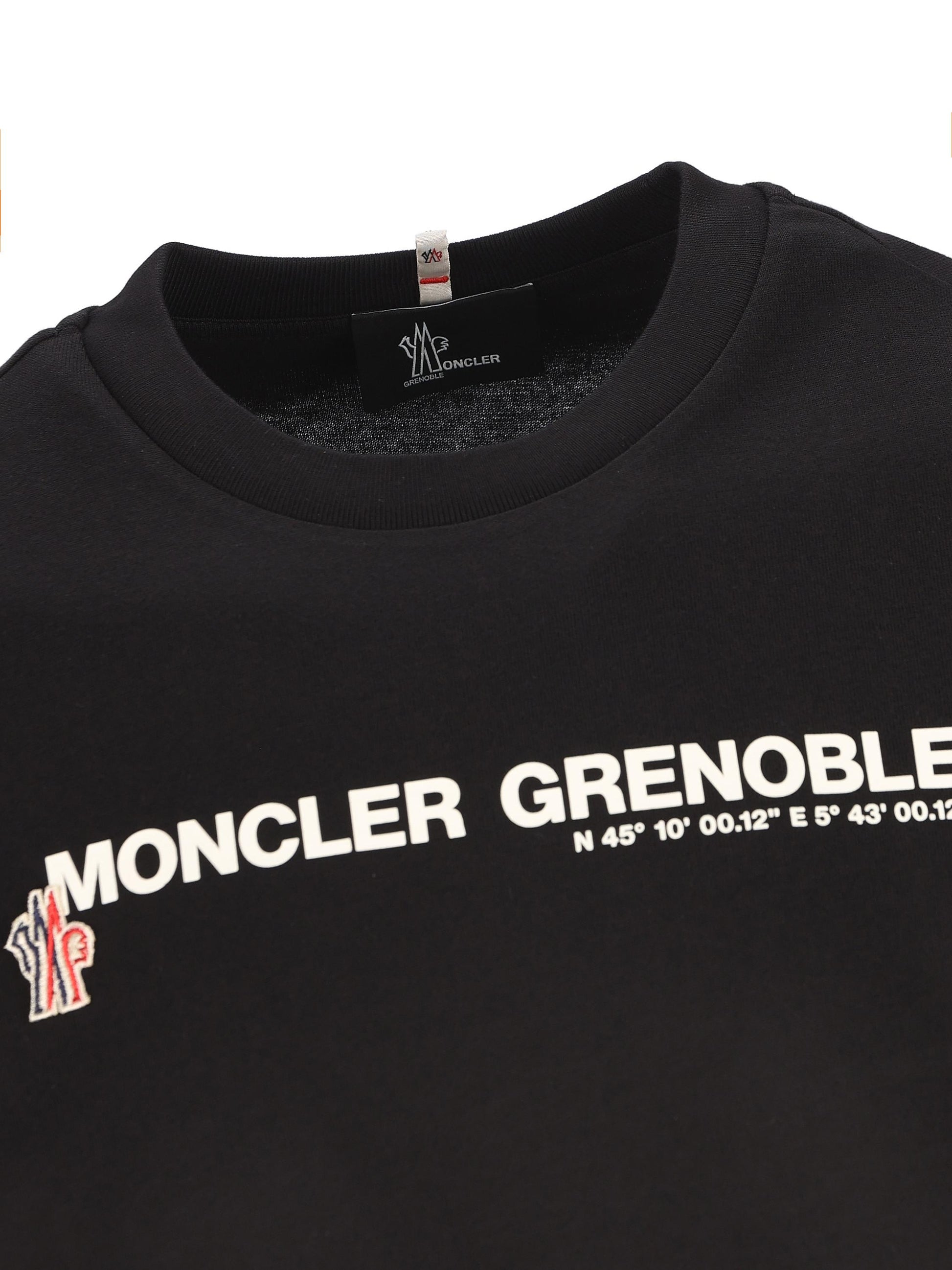 T-Shirt realizzata in cotone. W8C00001 89AZ9999 MONCLER GRENOBLE 