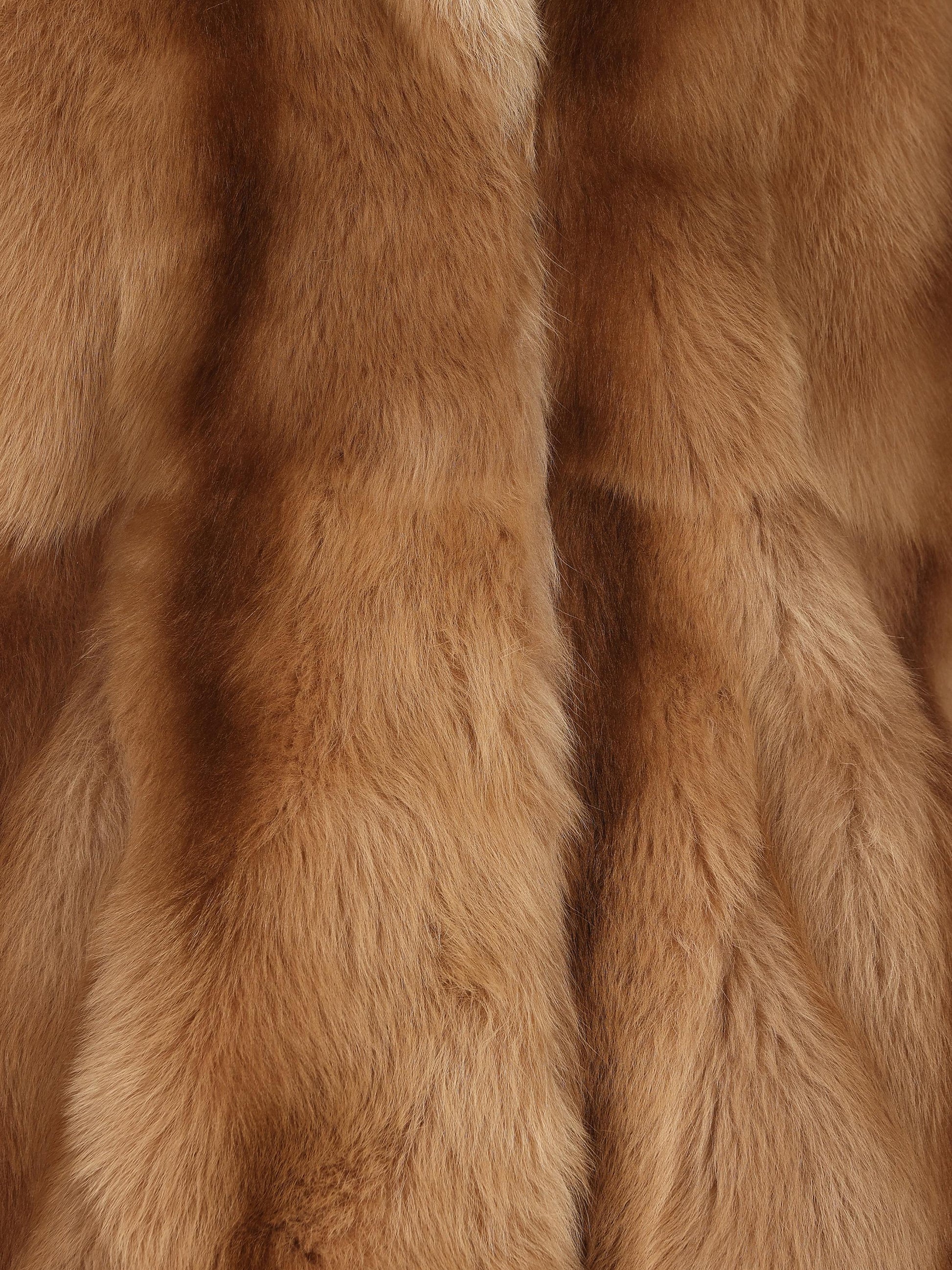 Giacca realizzata in pelliccia di agnello. 847647 XSAHR2078 GUCCI 