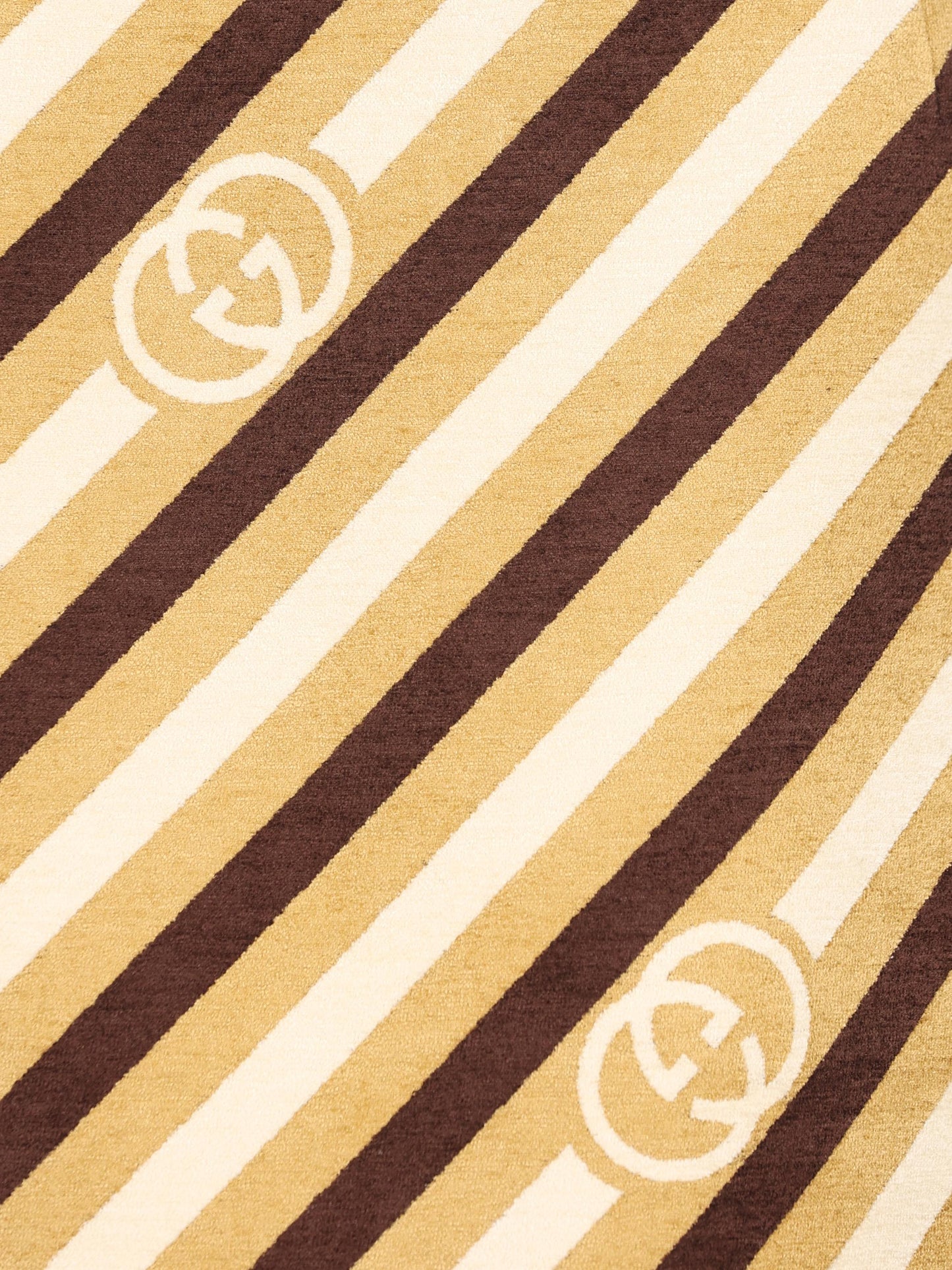 Gonna realizzata in ciniglia di velluto. 854626 ZAUMT2006 GUCCI 