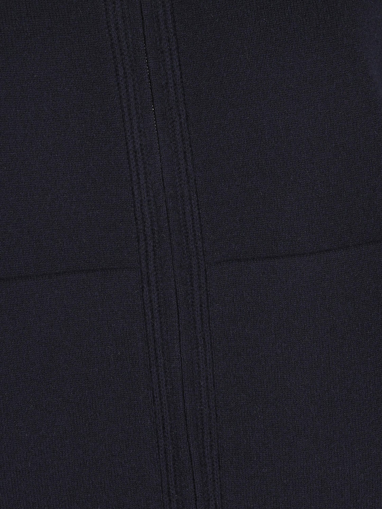 Maglia realizzata in baby cashmere. FAP0176 W000 LORO PIANA 