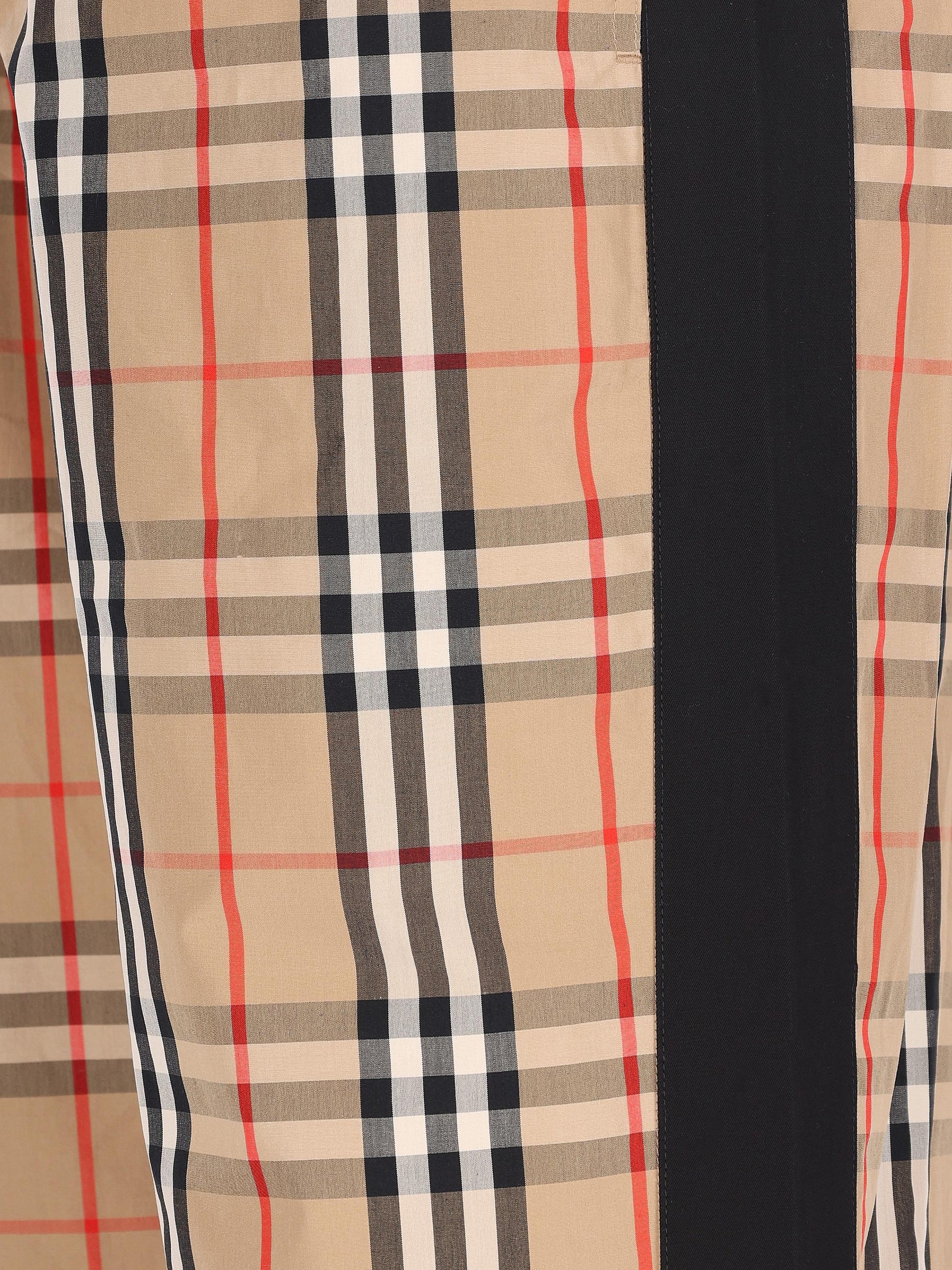 Pantaloni realizzati in cotone. 8111874 A7028 BURBERRY 