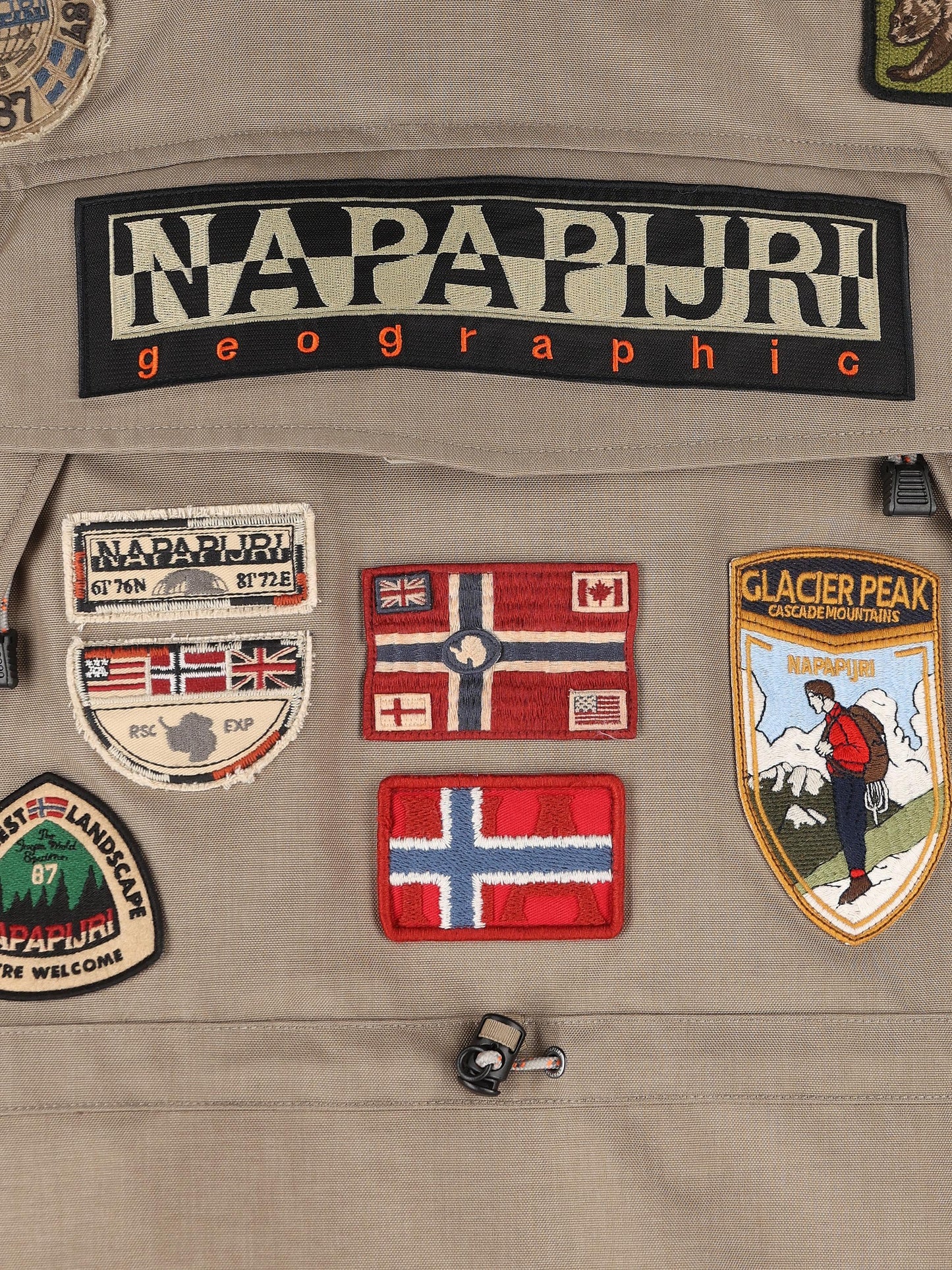 Giacca realizzata in poliammide. NP0A88VNN1T1  NAPAPIJRI 