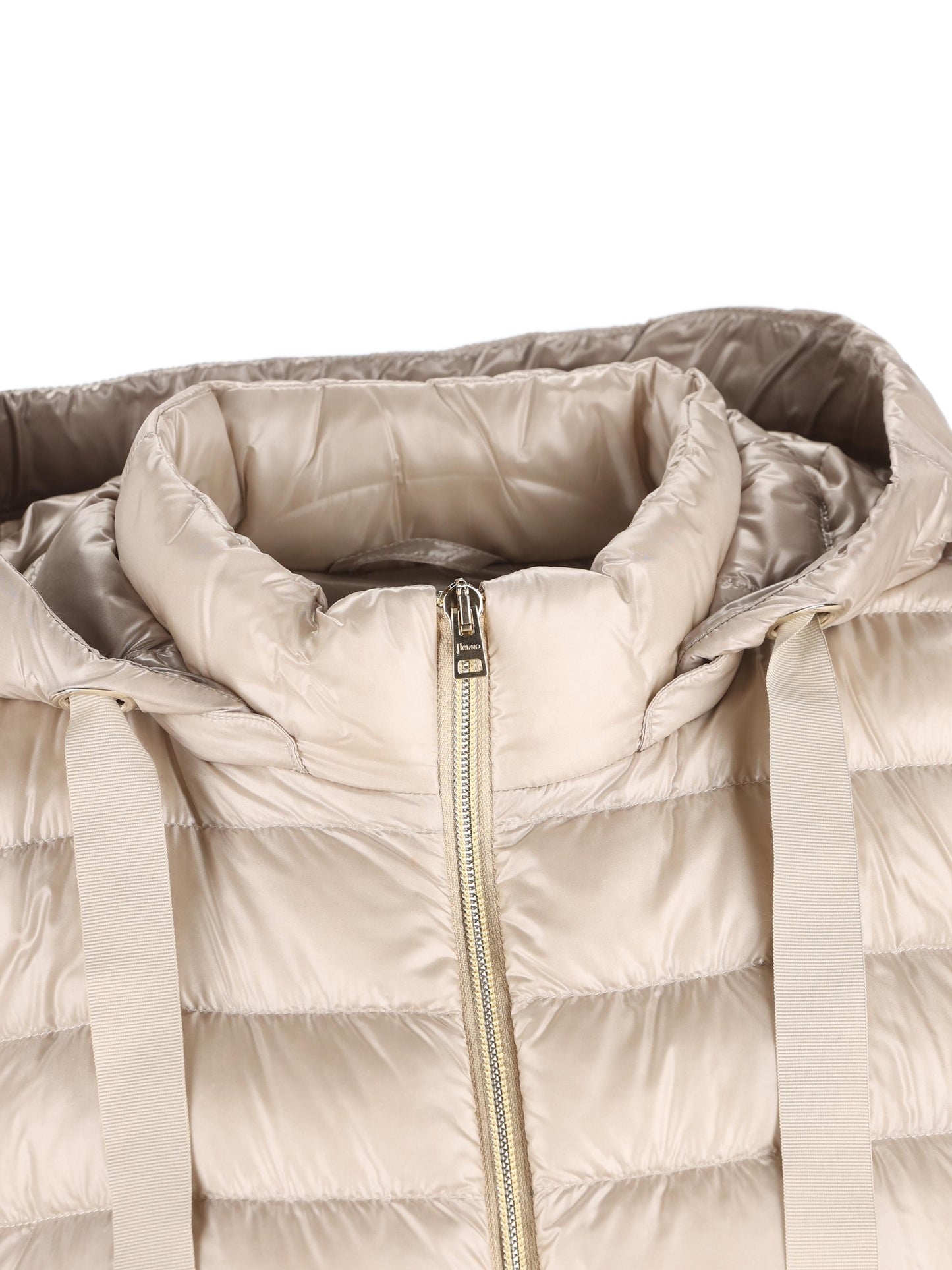 Smanicato realizzato in nylon. PI002217D 12017Z1985 HERNO 