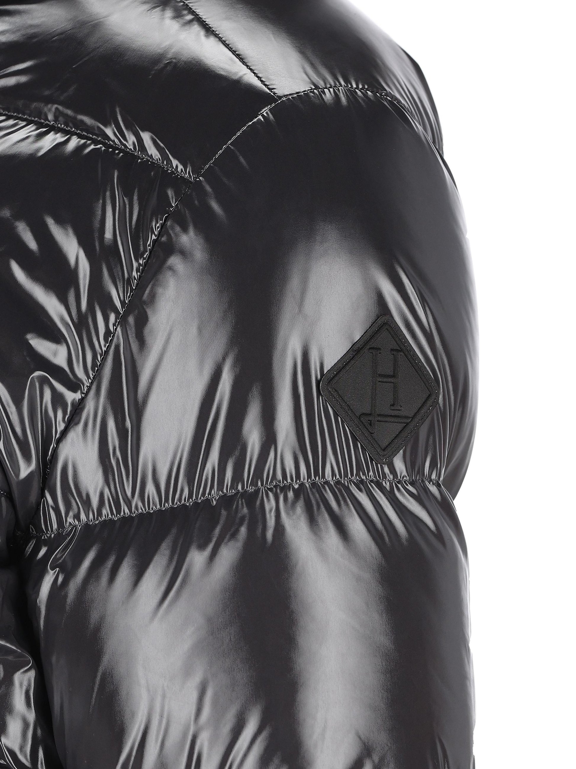 Piumino corto effetto lucido con cappuccio PI001133U 12220Z9487 HERNO 