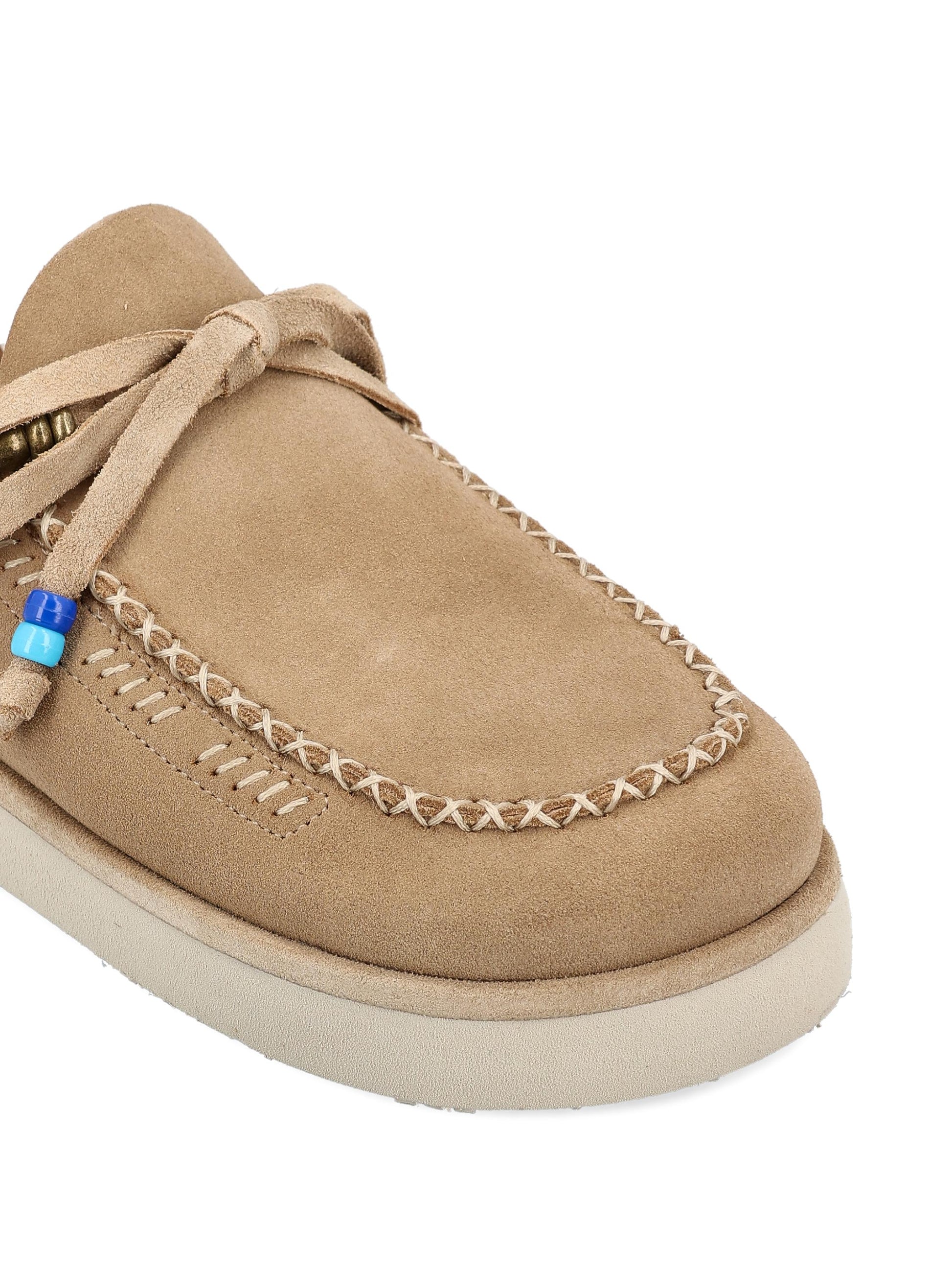 Mules realizzate in pelle. Mules Fourrées Beige CALEB 