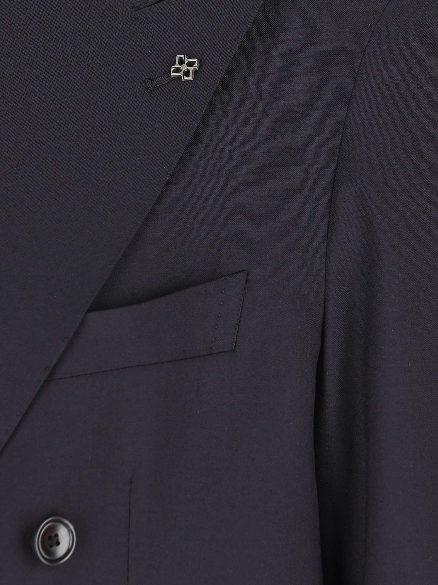 Completo realizzato in lana vergine e seta. 2SVS20B11 B3082 TAGLIATORE 