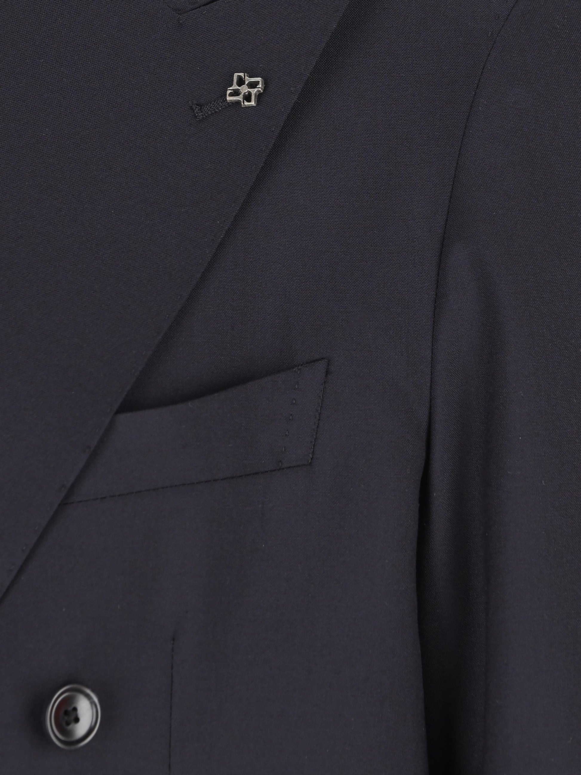 Completo realizzato in lana vergine e seta. 2SVS20B11 B3082 TAGLIATORE 