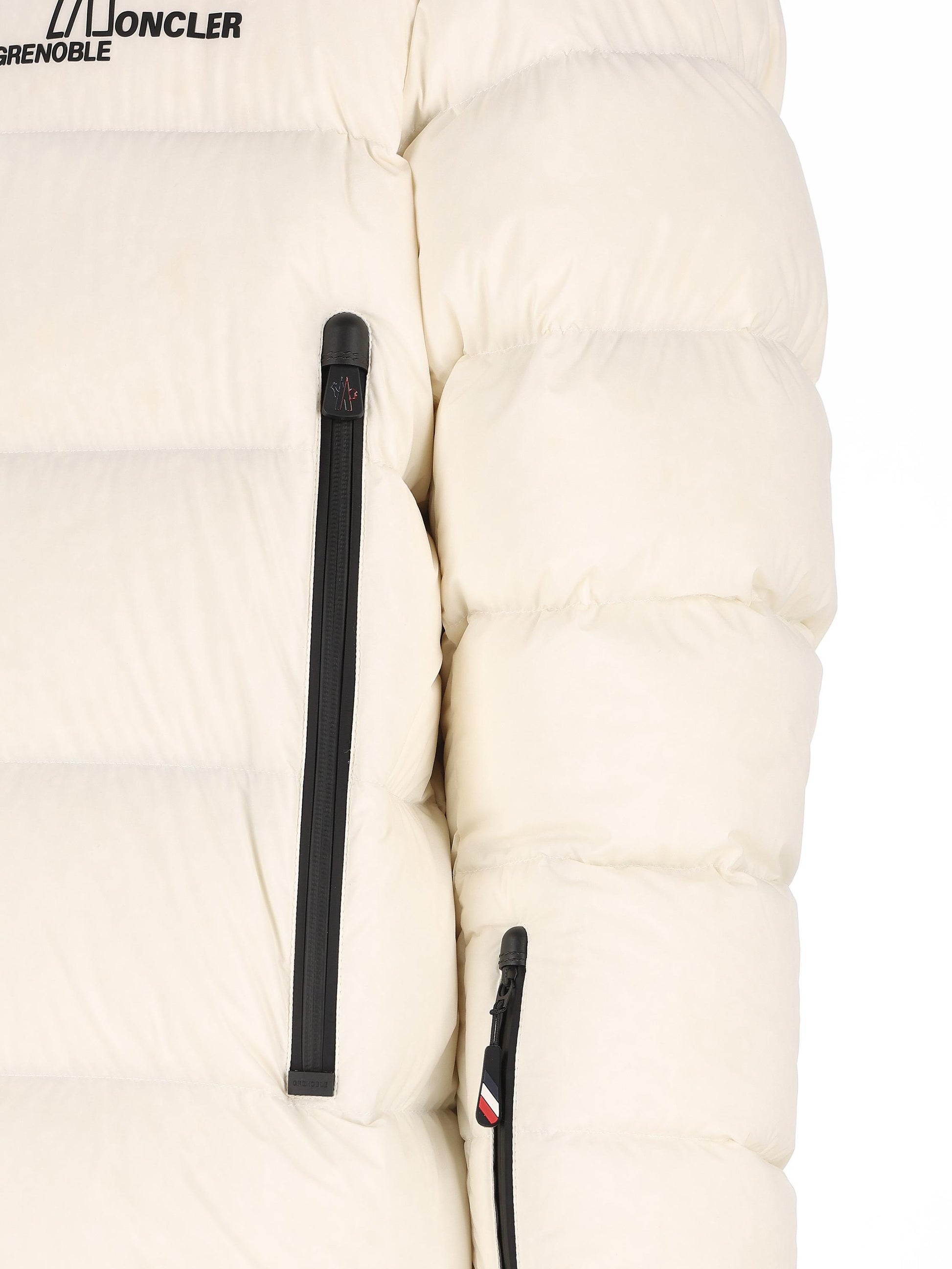 Piumino realizzato in poliammide. M1A00050 539X6036 MONCLER GRENOBLE 