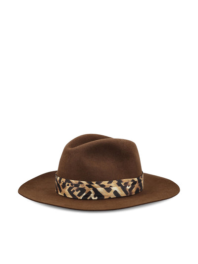 Cappello realizzato in pelliccia di coniglio. FXQ710 AVP7F0HCU FENDI 