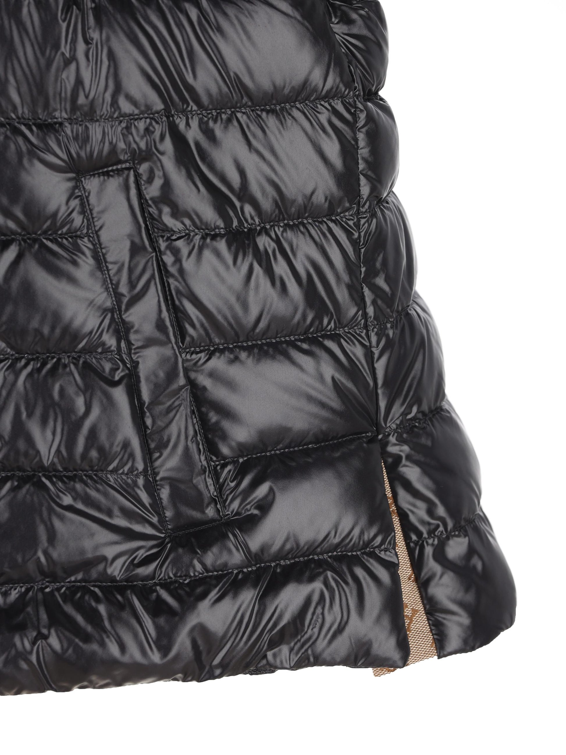 Smanicato realizzato in nylon. PI002217D 12017Z9300 HERNO 