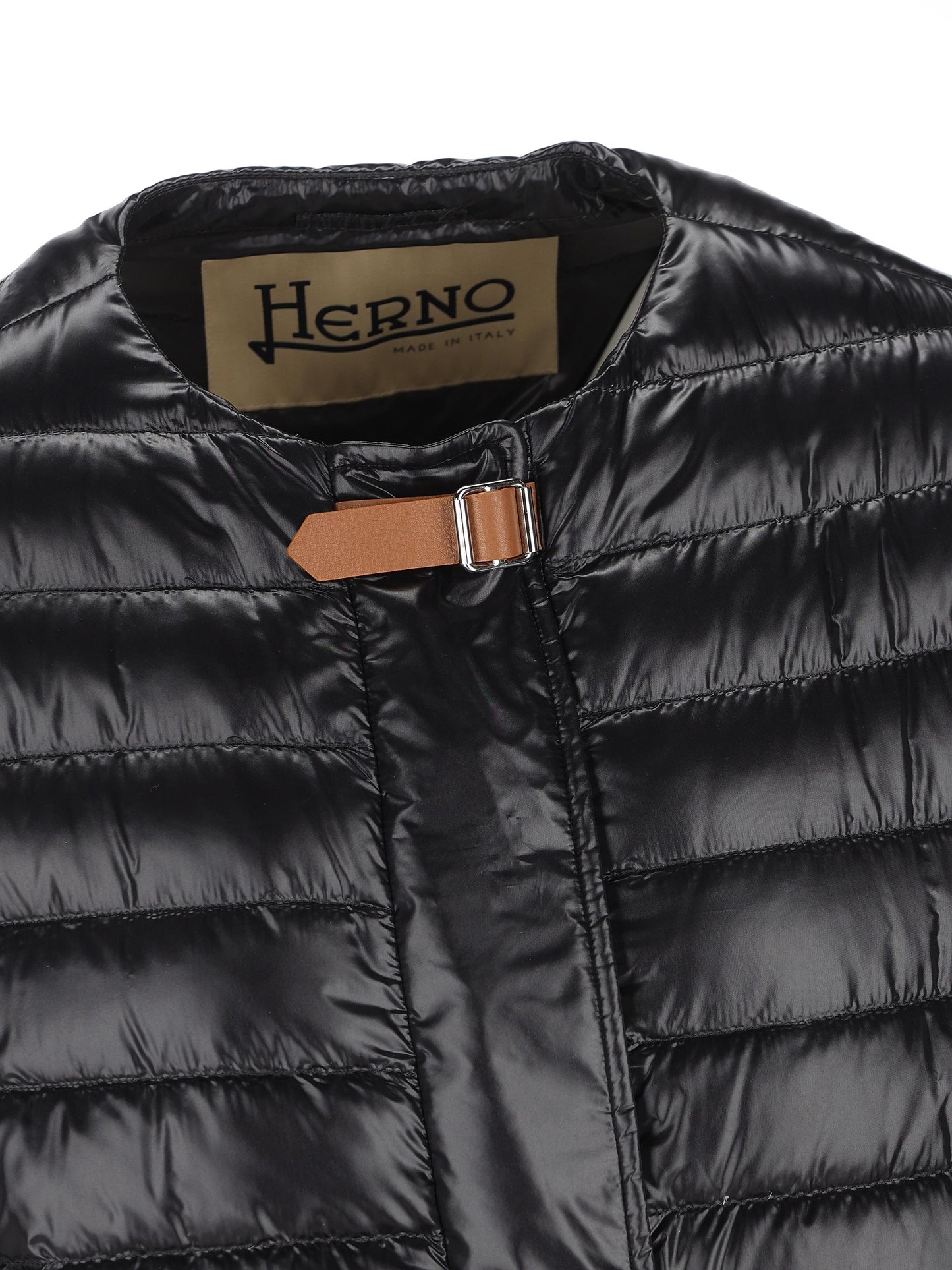 Piumino realizzato in poliammide. PI002196D 12017Z9300 HERNO 