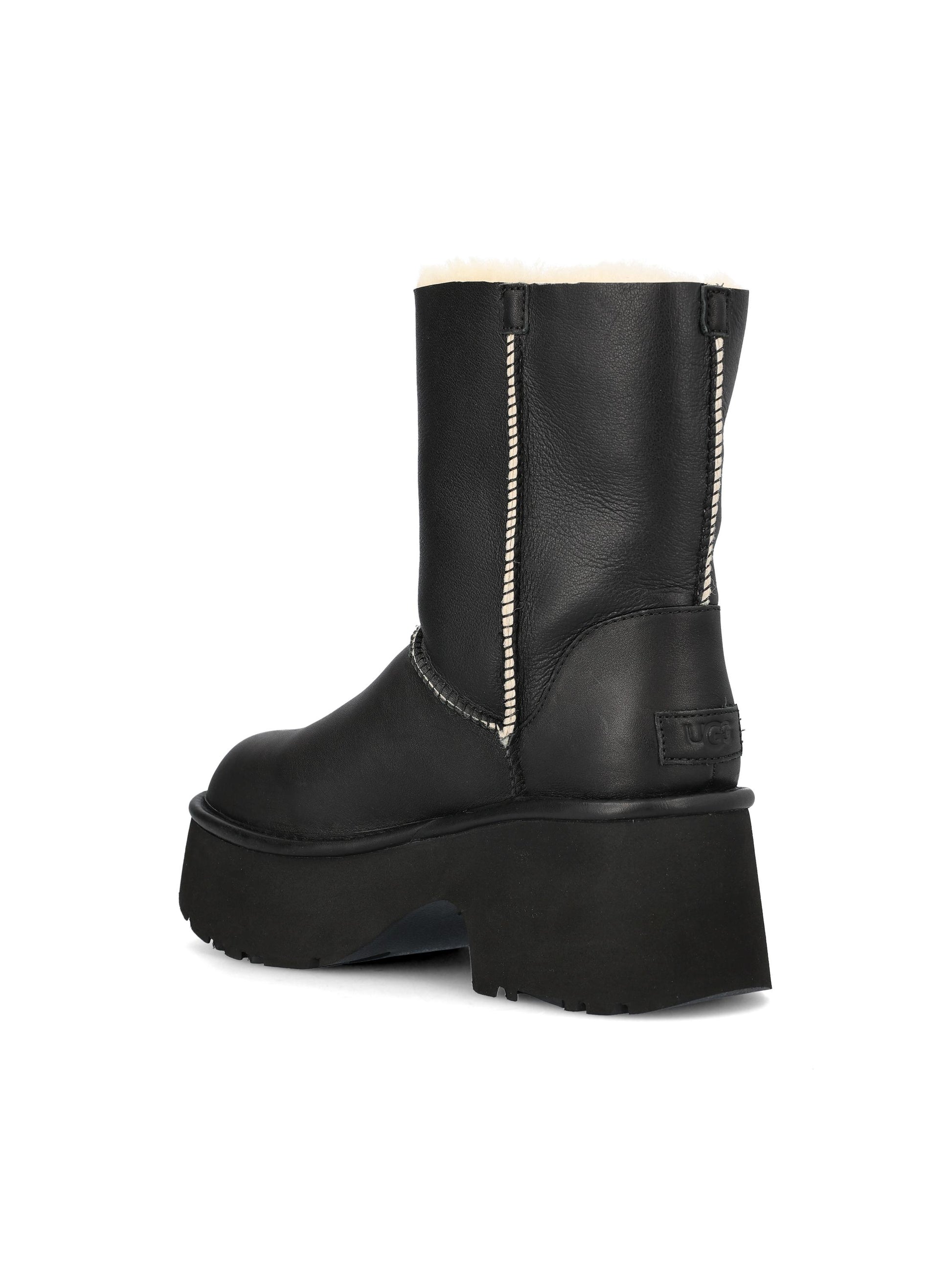 Stivale realizzato in pelle 1172590 BLK UGG 