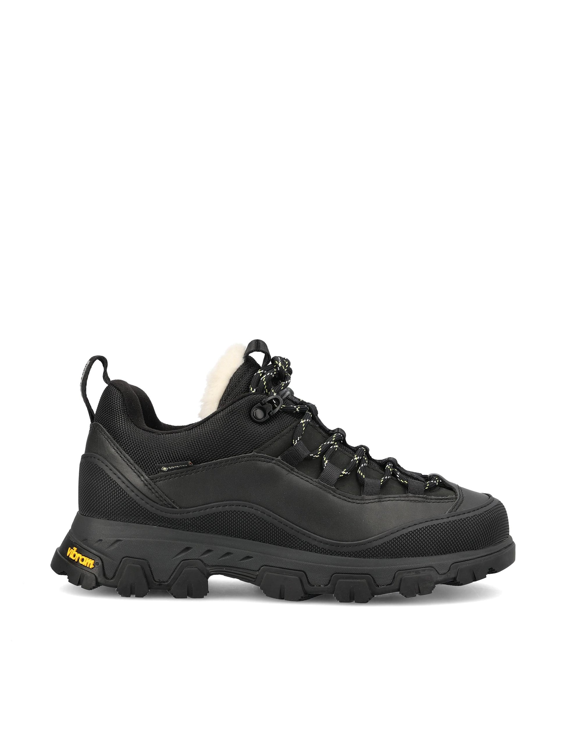 Sneakers realizzate in pelle impermeabile. 1171434 BLK UGG 