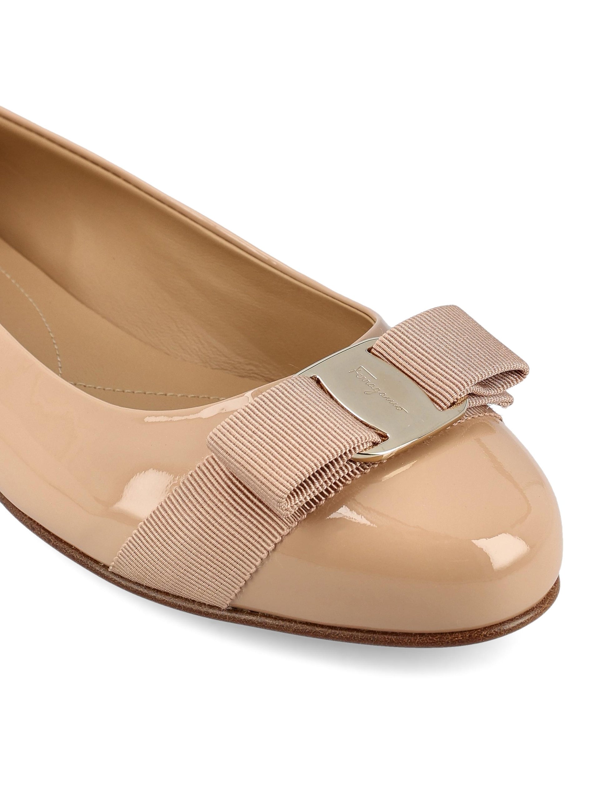 Ballerina Varina in pelle verniciata 01A181 753657787 SALVATORE FERRAGAMO 