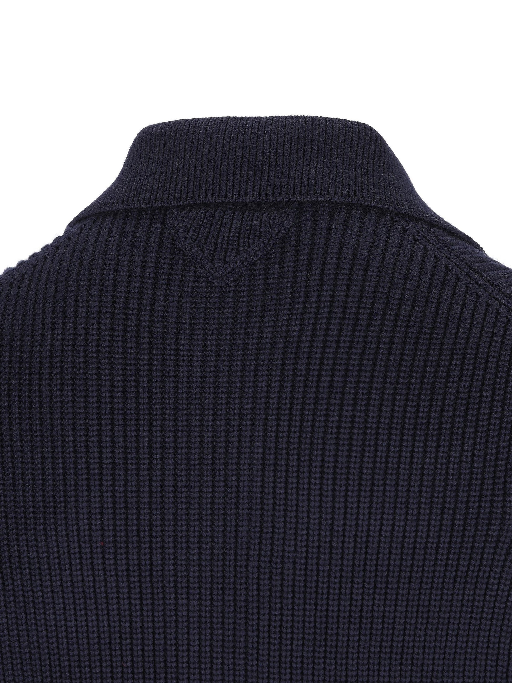 Maglia realizzata in lana vergine. UMG423 1VI6F0008 PRADA 