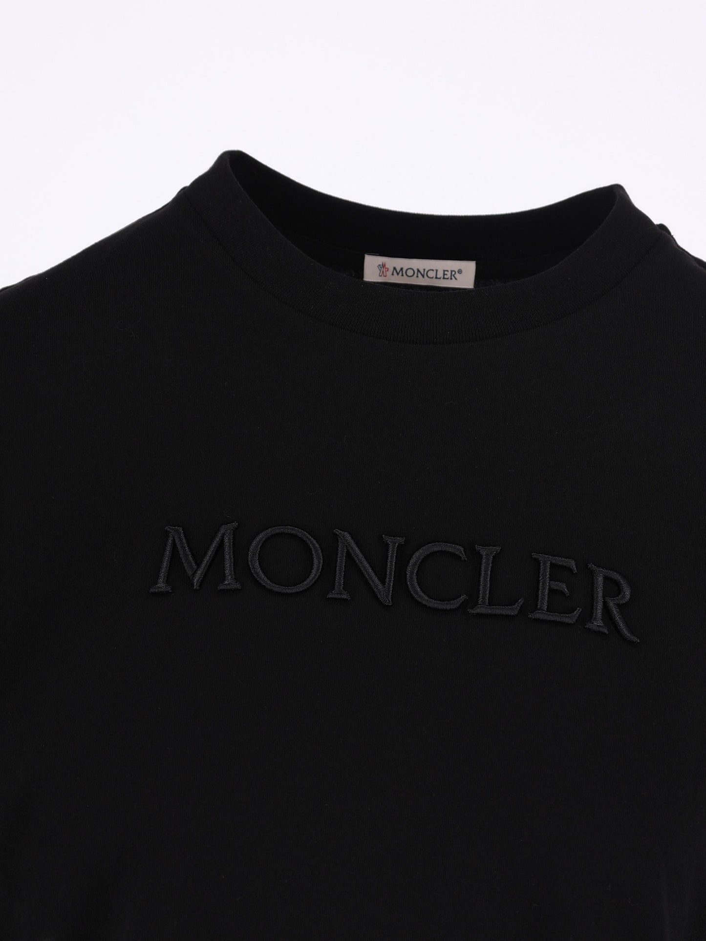 T-Shirt realizzata in cotone. W8C00021 89AUO999 MONCLER 