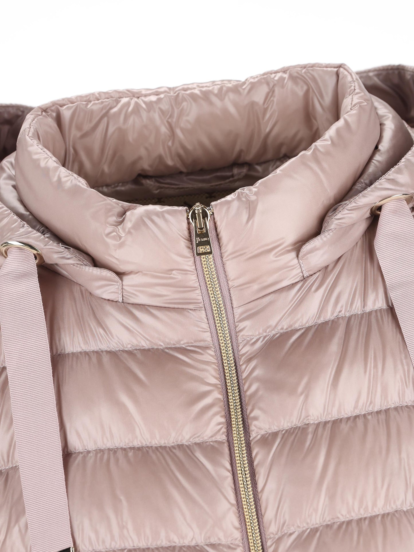 Smanicato realizzato in nylon. PI002217D 12017Z4035 HERNO 