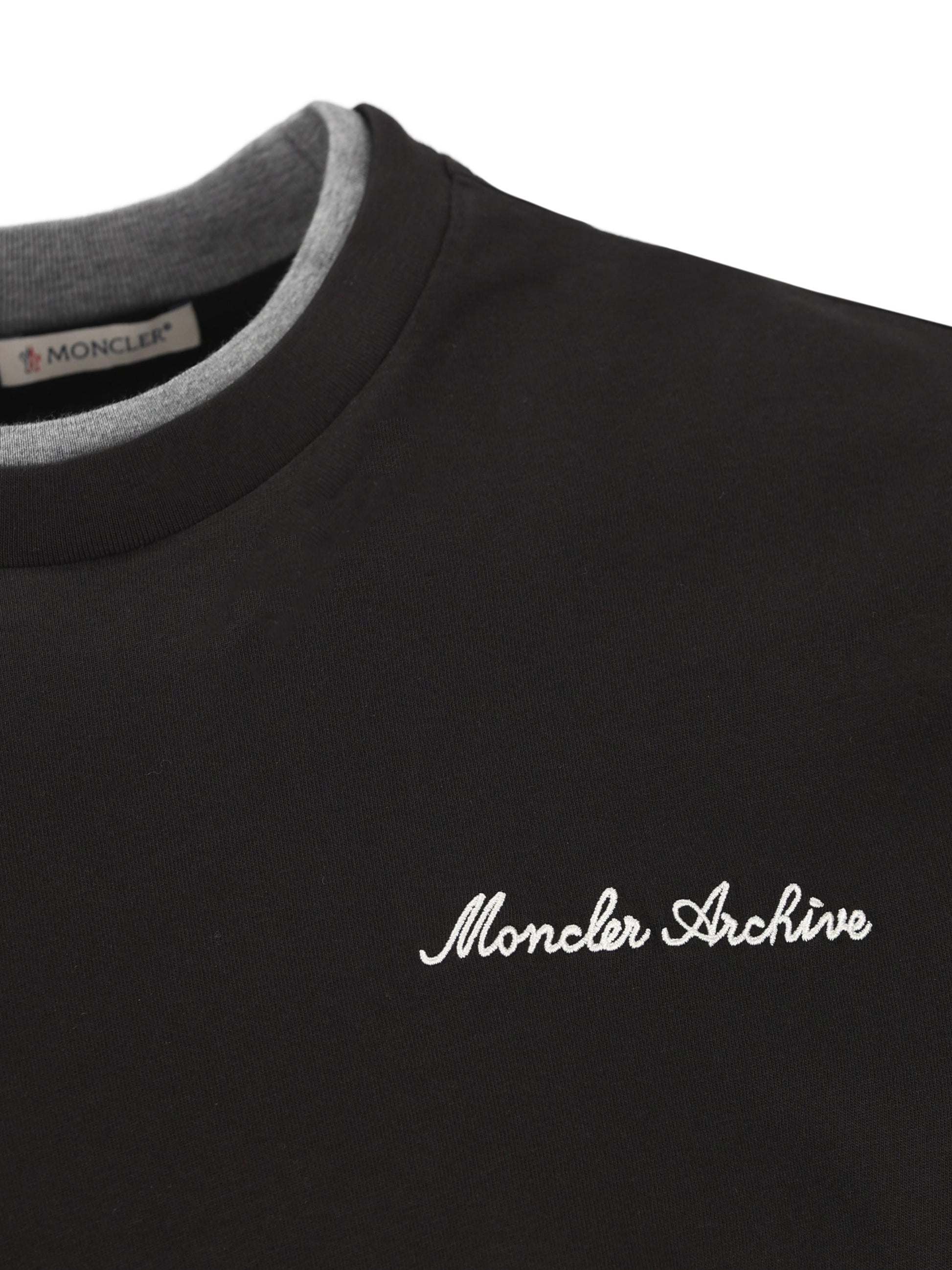 T-Shirt realizzata in cotone. M8C00015 89AYY999 MONCLER 