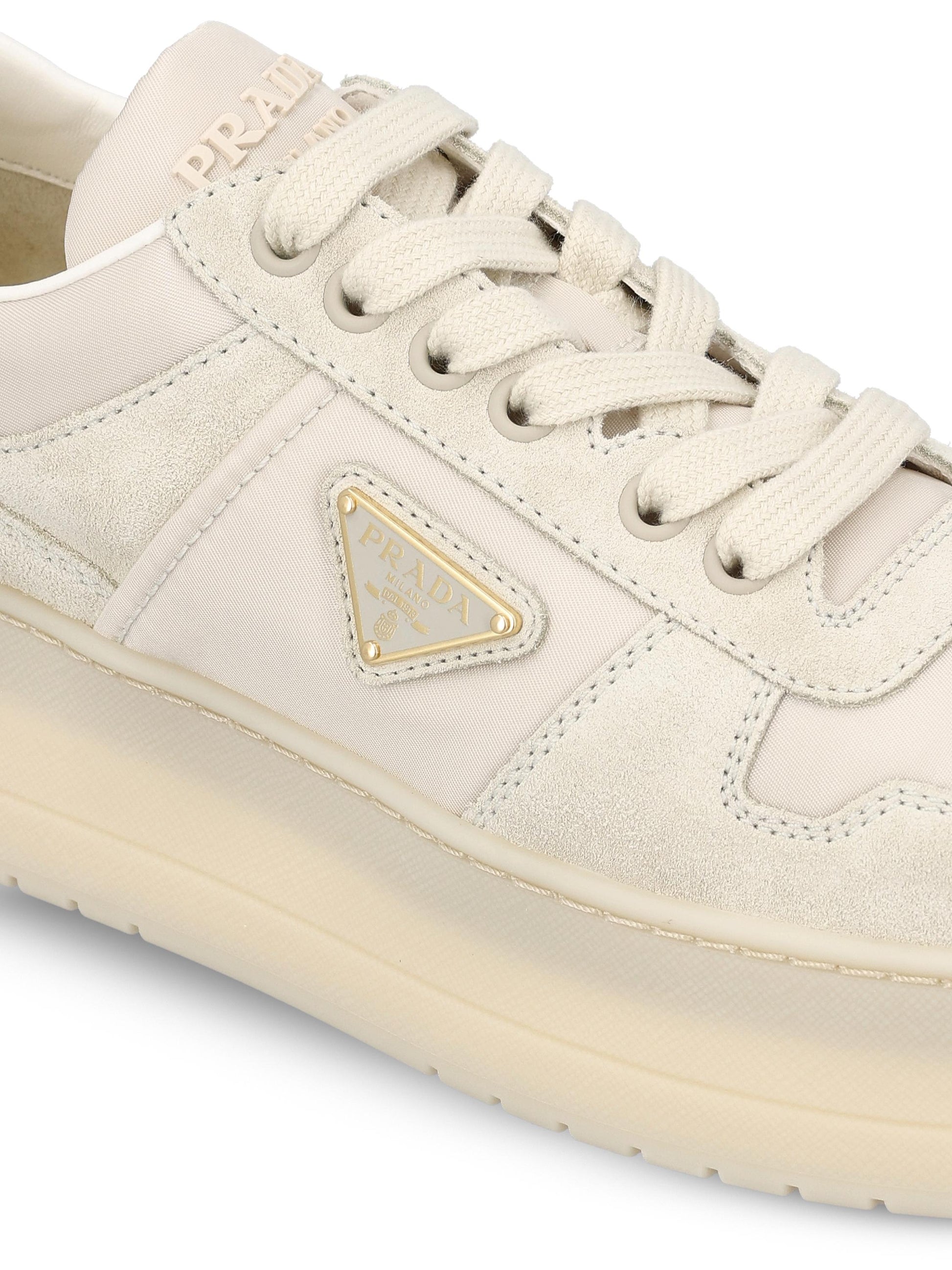 Sneakers realizzate in re-nylon e pelle scamosciata. 1E792M ZJMF0304 PRADA 