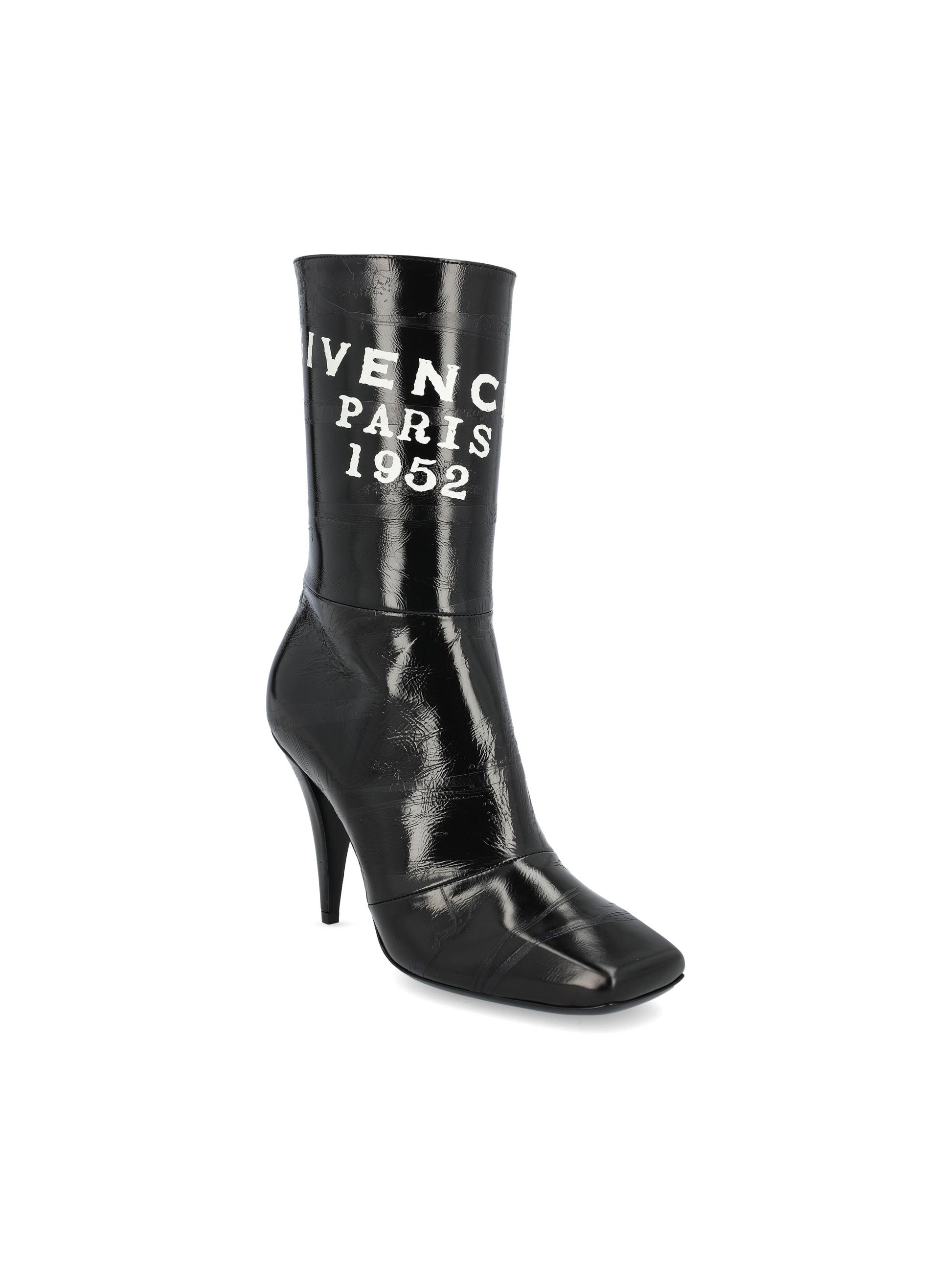 Stivaletti realizzati in pelle. BE605FE2FQ 001 GIVENCHY 