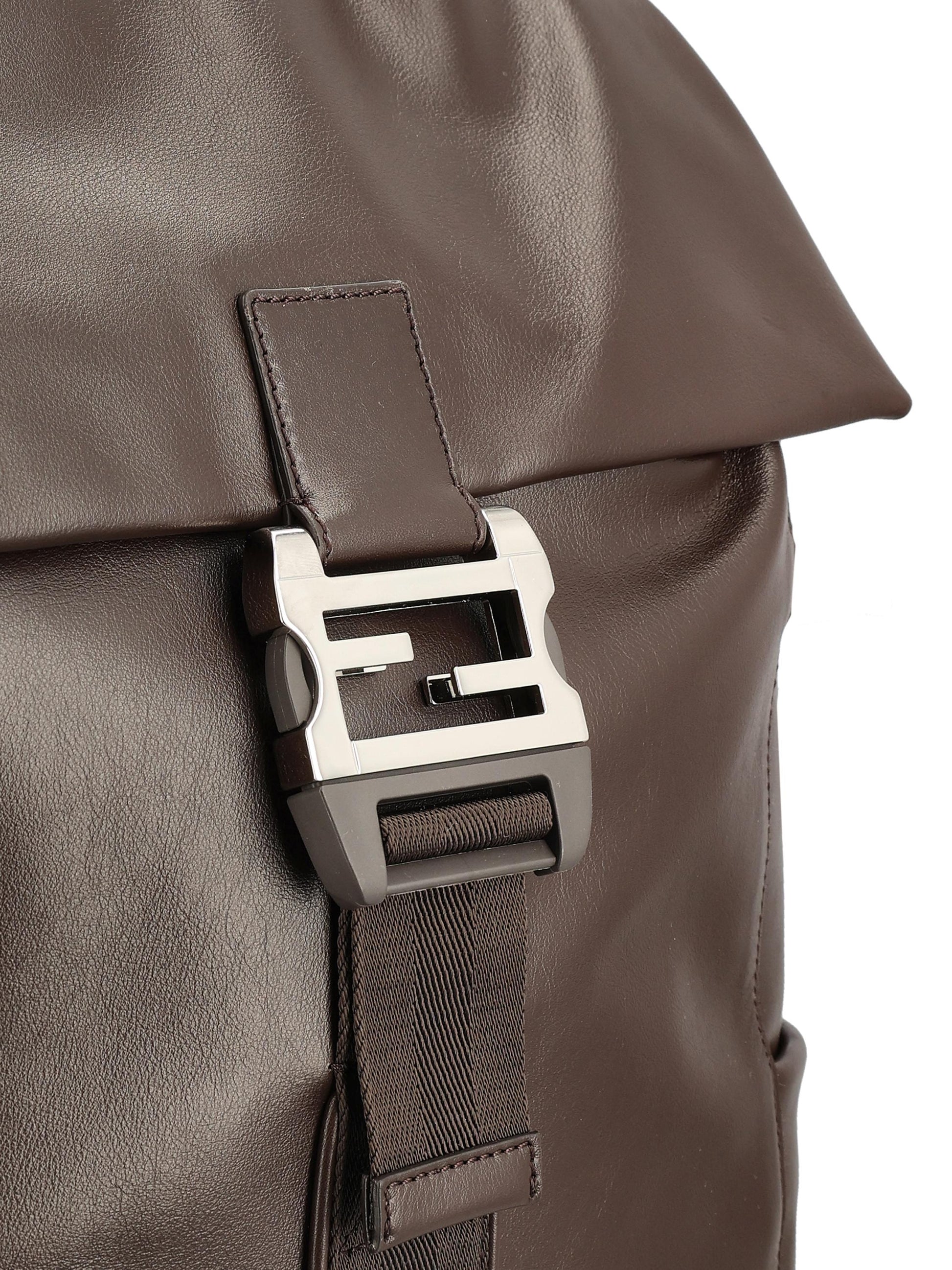 Zaino realizzato in pelle. 7VZ090 AV8BF0H3A FENDI 