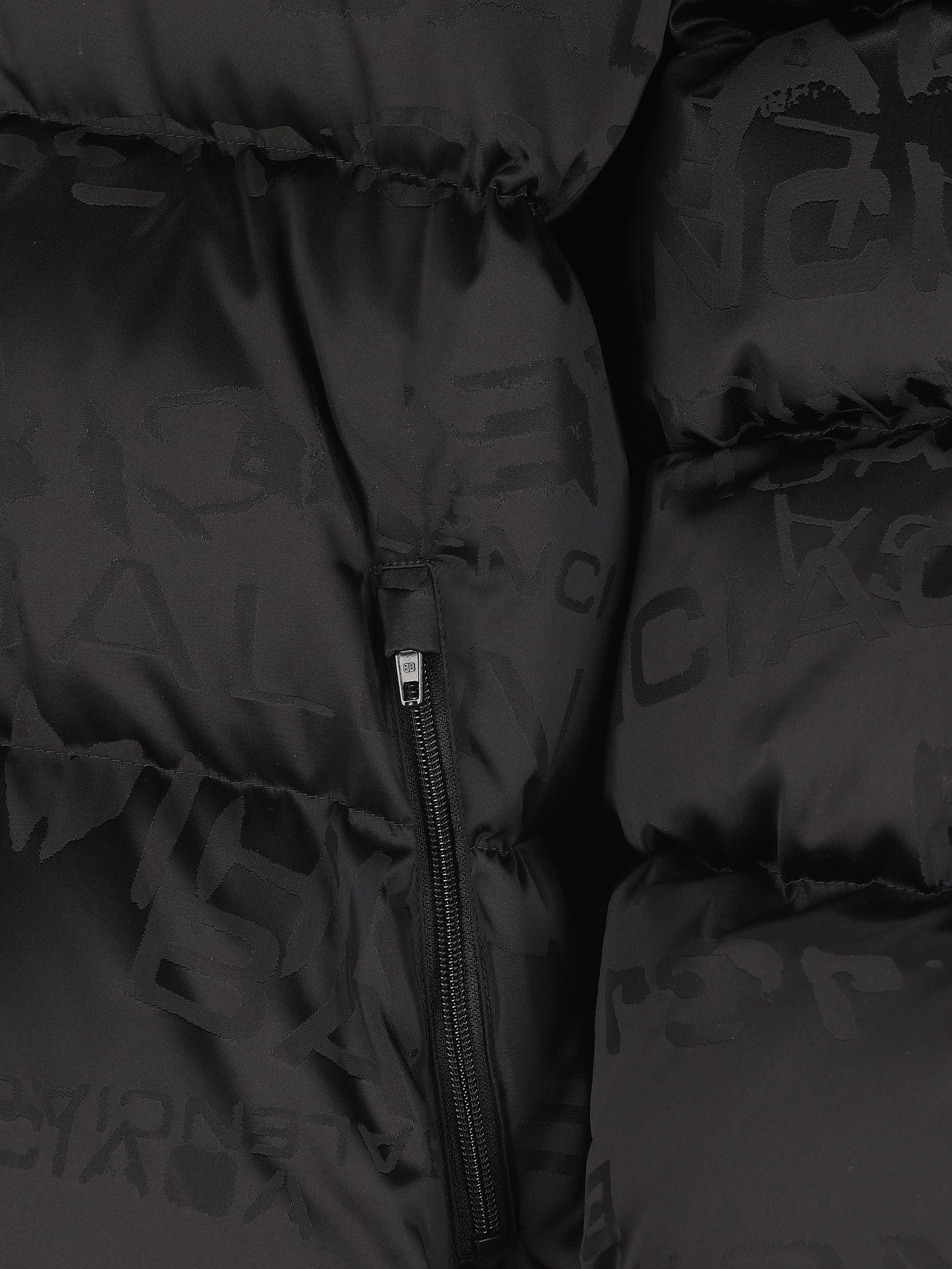 Piumino realizzato in poliammide. 850845 TTQ131000 BALENCIAGA 