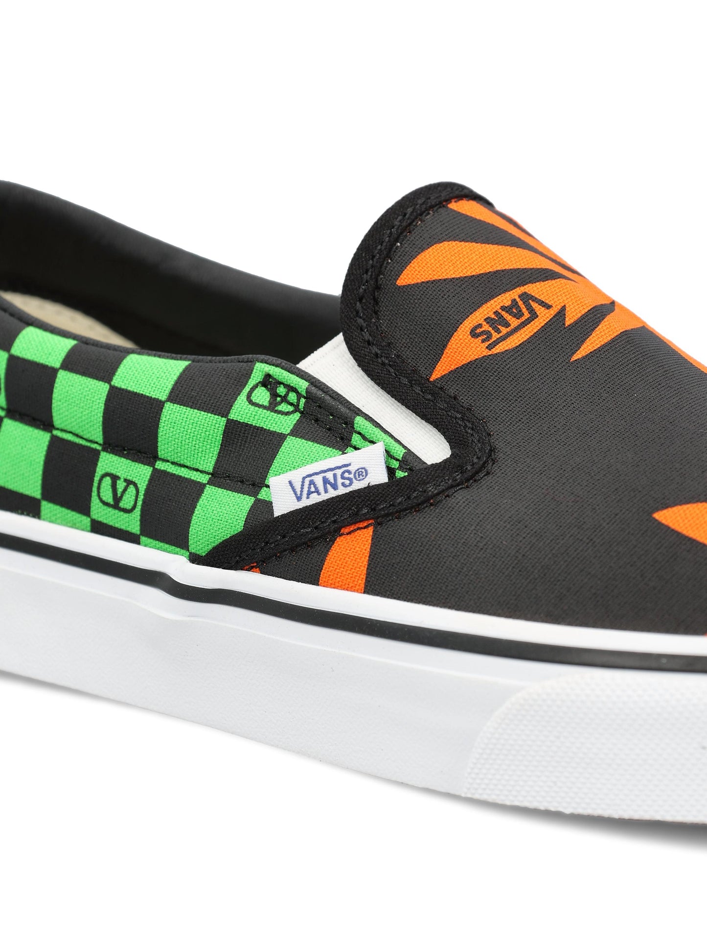 Sneakers realizzate in tessuto. 8W2S0NY9XWF BAL VALENTINO GARAVANI 