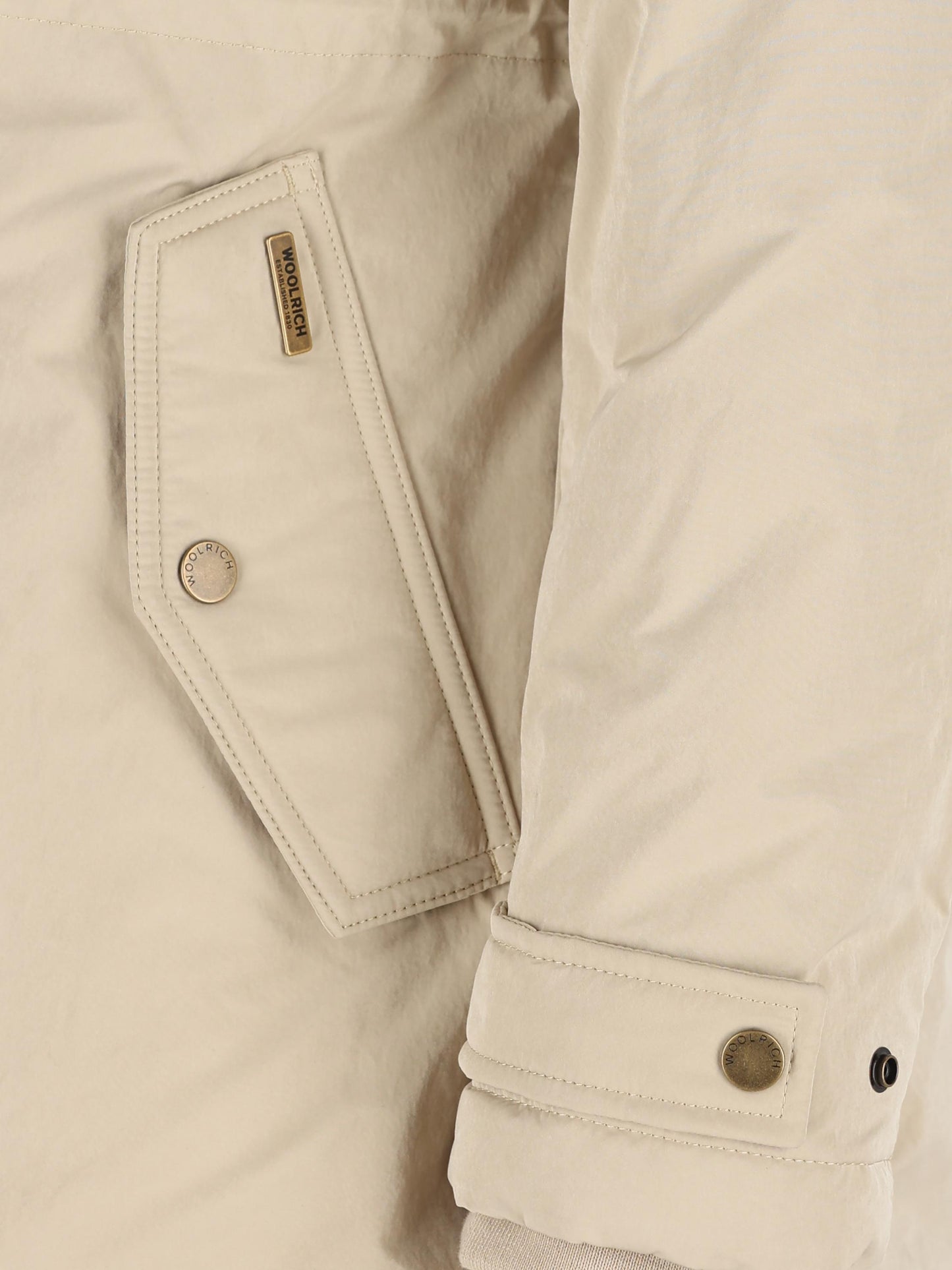 Piumino realizzato in poliestere. CFWWOU2044FRUT5092 7404 WOOLRICH 