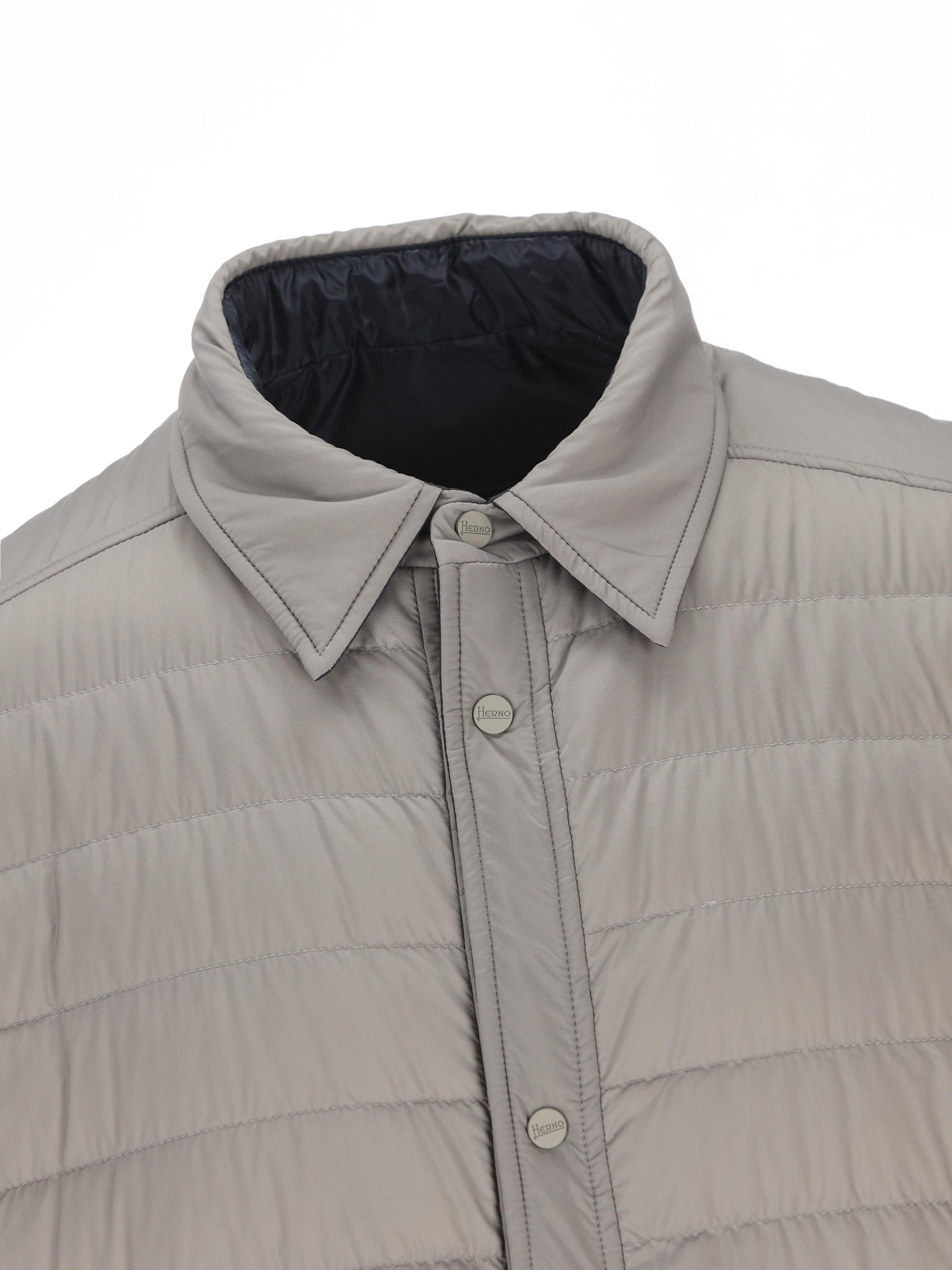 Piumino reversibile realizzato in poliammide. PI001321U 12020Z9294 HERNO 