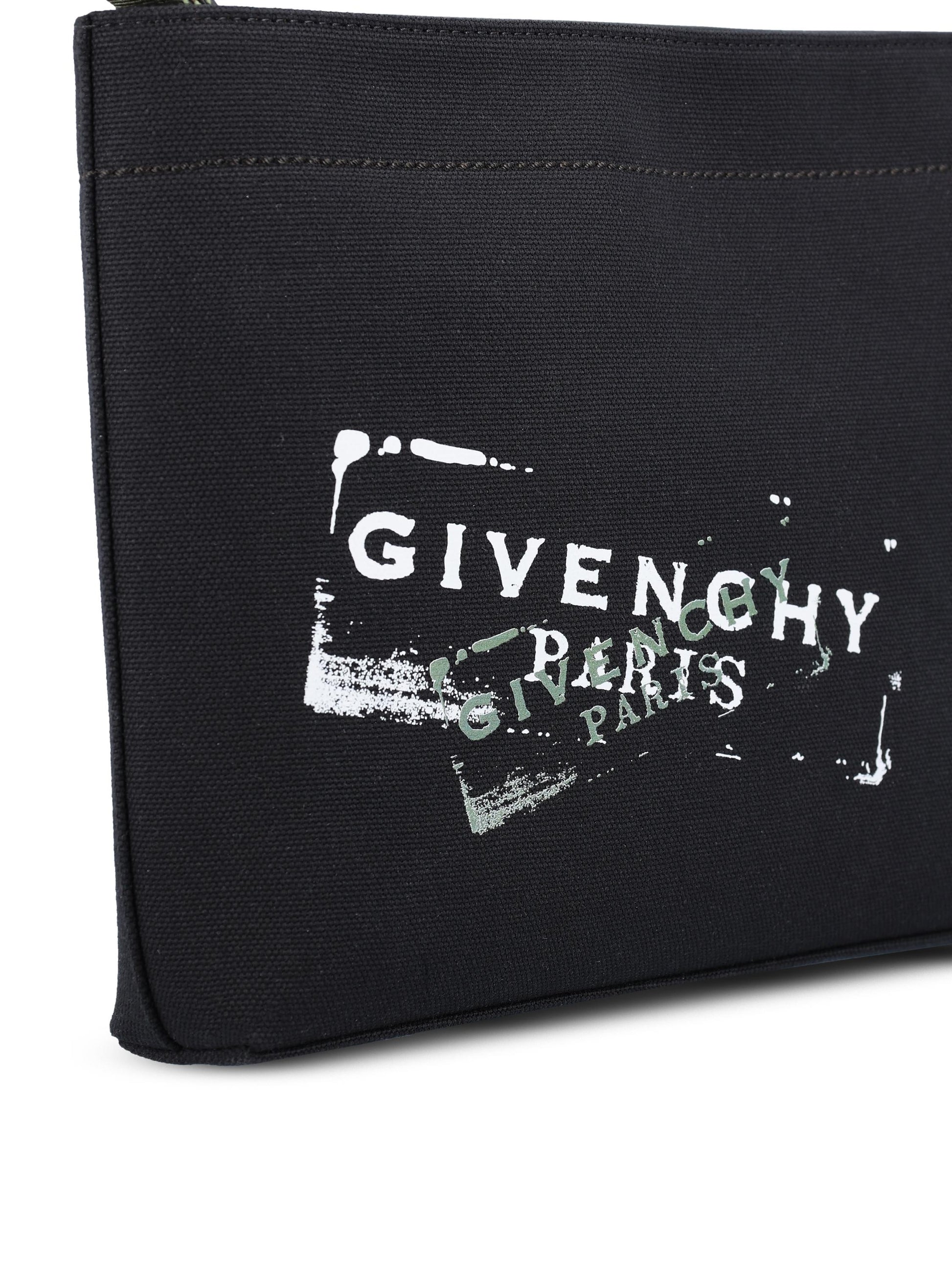 Pouch realizzata in cotone. BK60FVK21H 001 GIVENCHY 