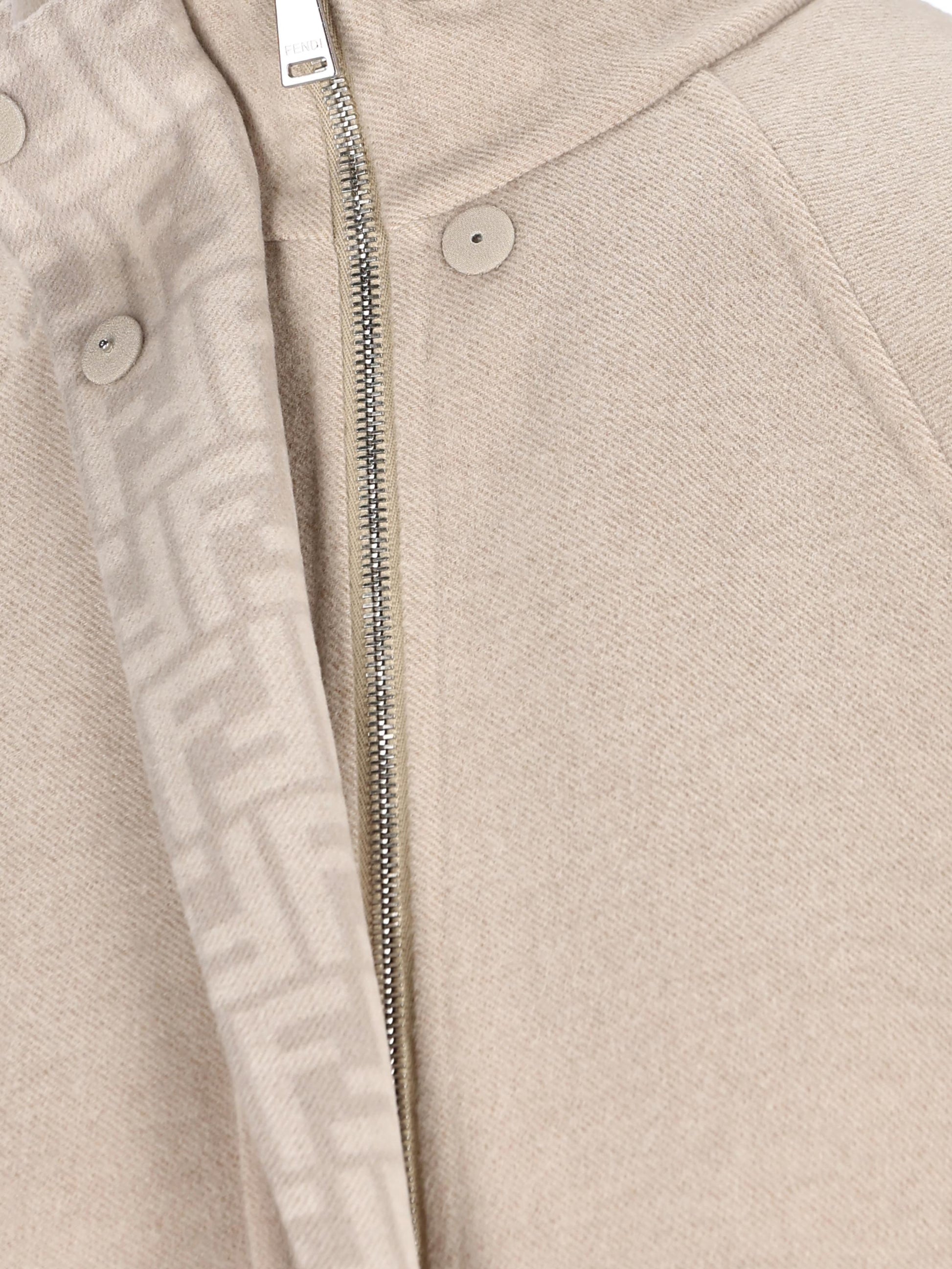 Giacca realizzata in lana di tosa. FJ7587 A5HDF1MYZ FENDI 